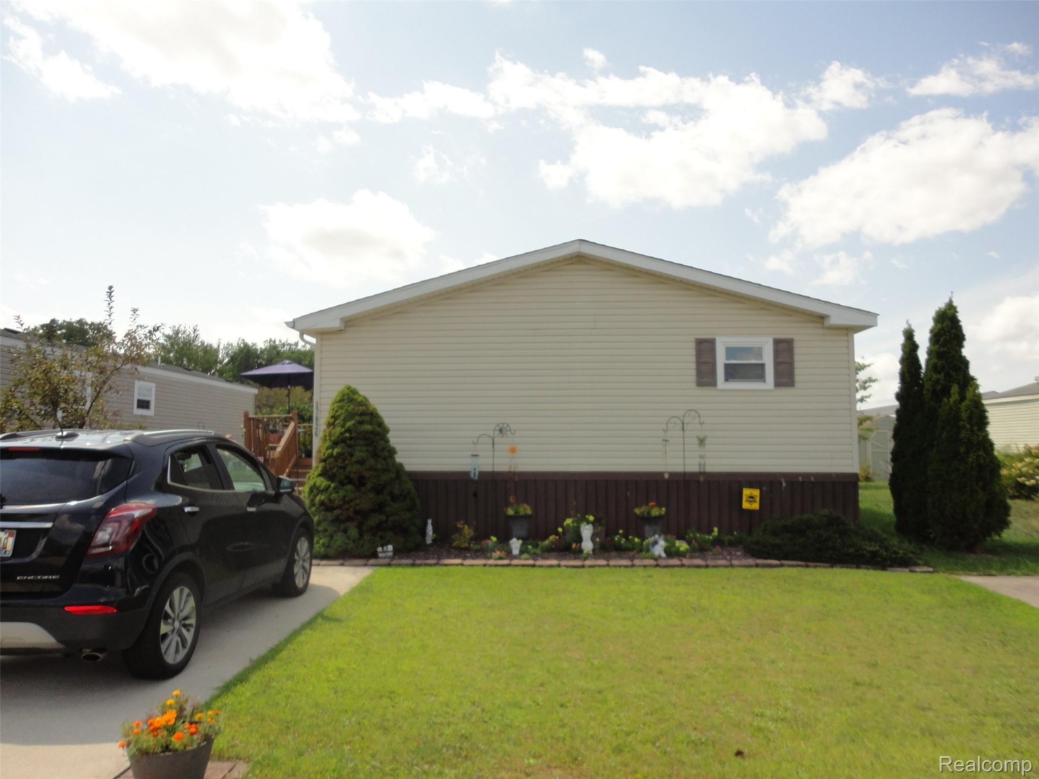 17826 Dennis — photo