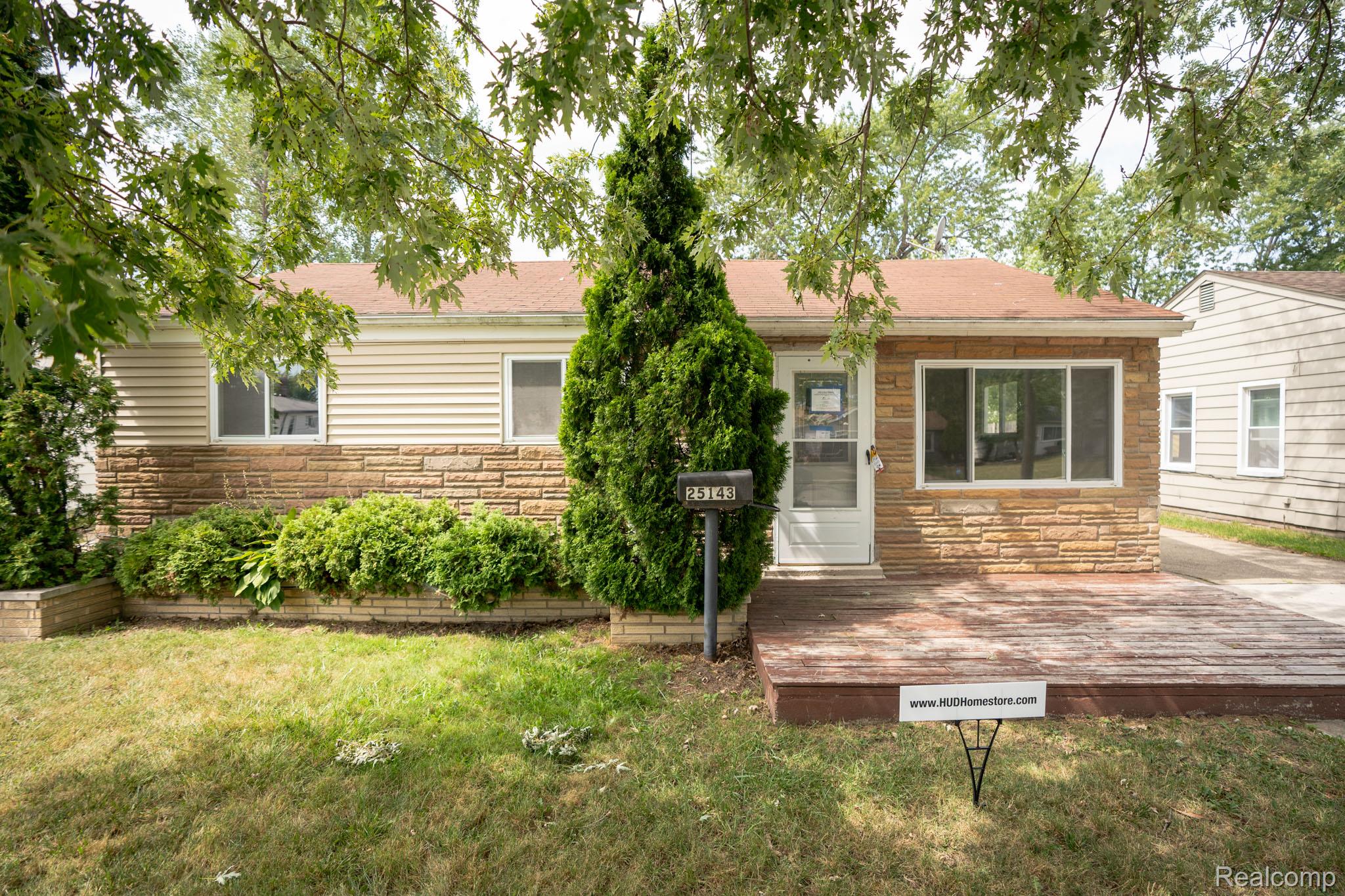 25143 Fern Street — photo