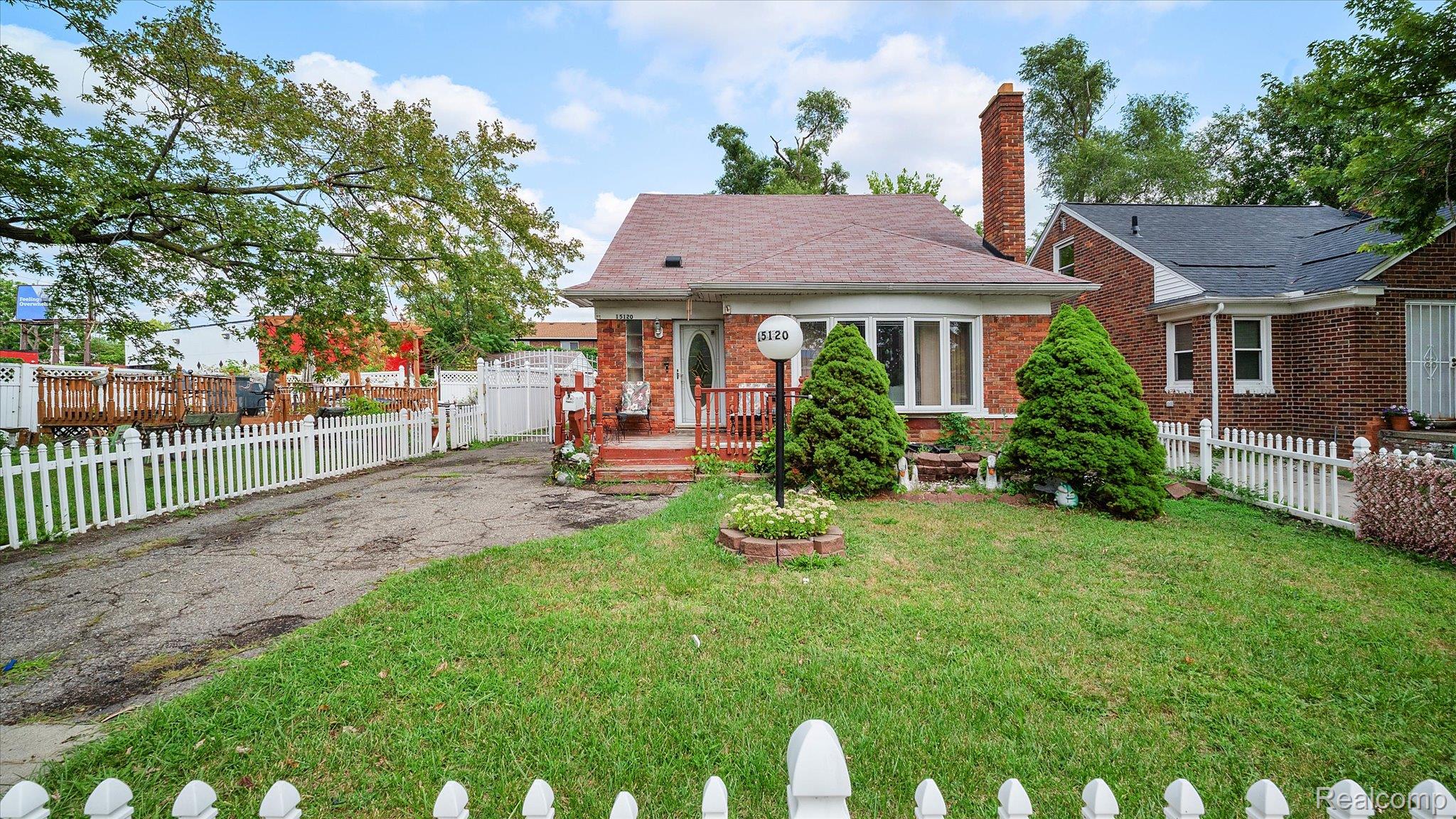 15120 Whitcomb Street — photo