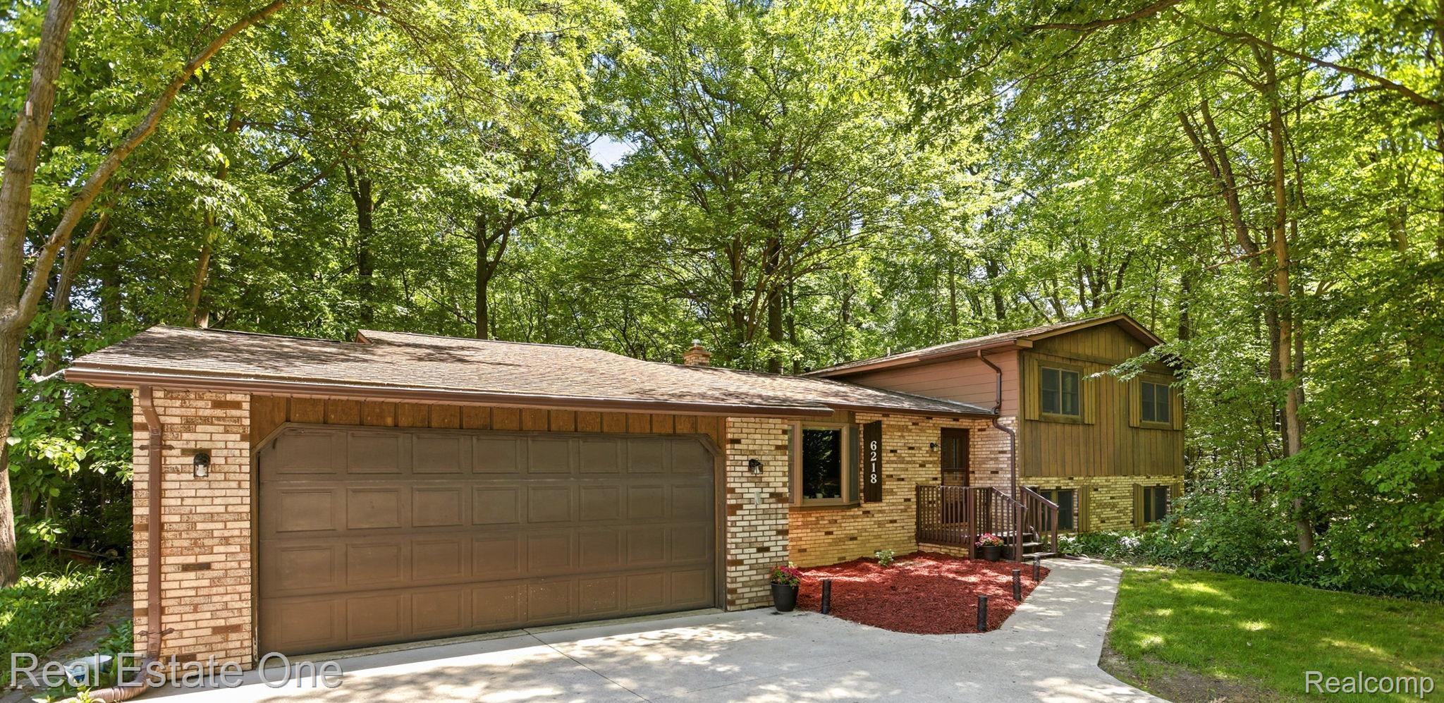 6218 Sturgeon Creek Parkway — photo