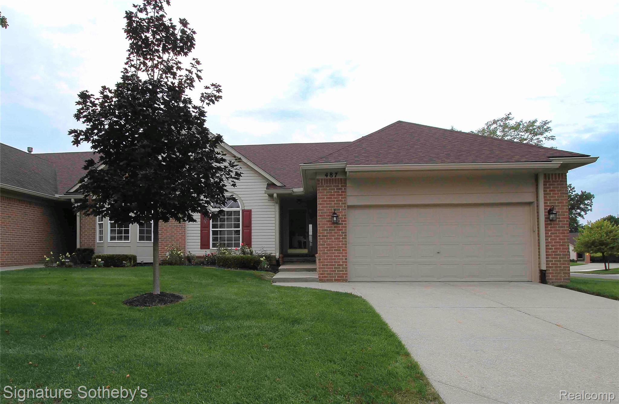487 Woodvale Drive — photo