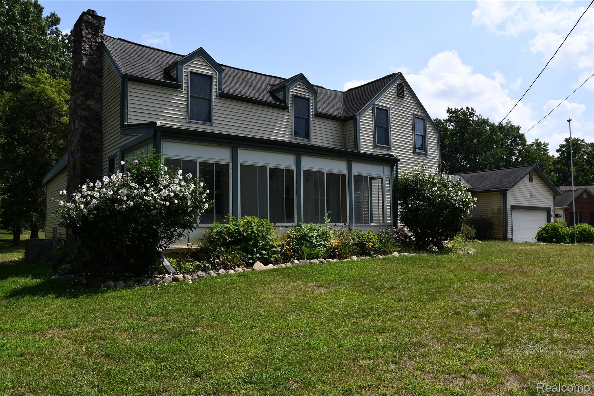 9039 Peer Road — photo