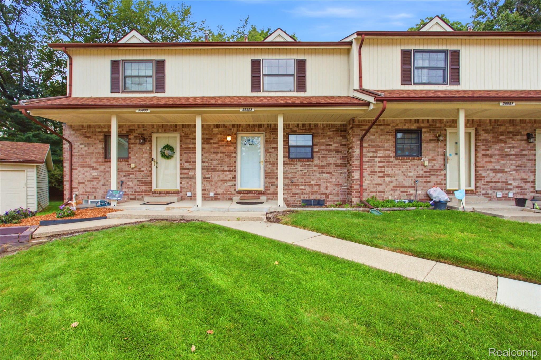 35893 Castlewood Court — photo