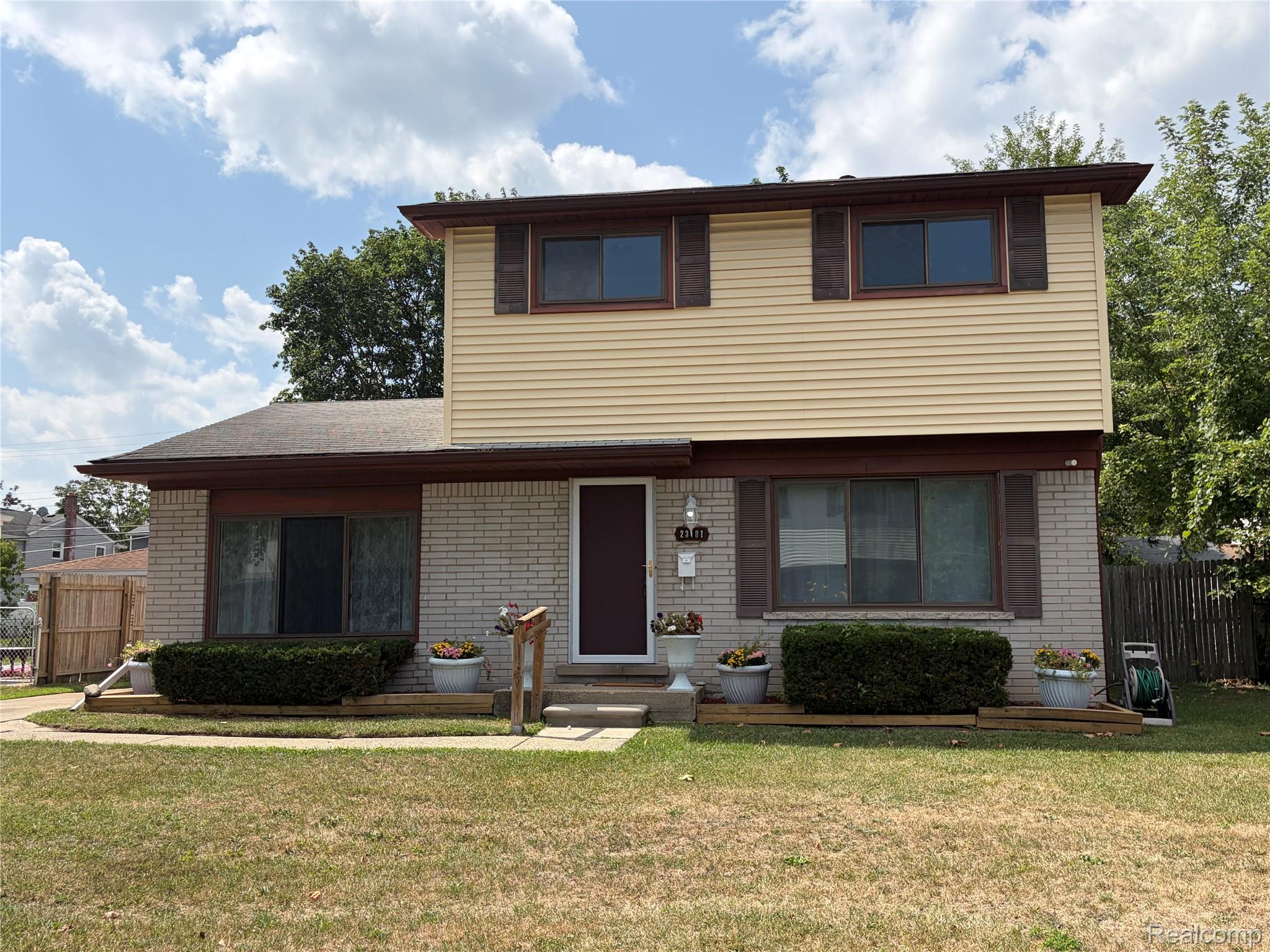 23101 Purdue Avenue — photo