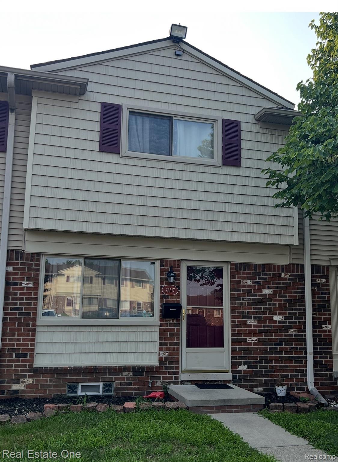 23517 Baker Street — photo