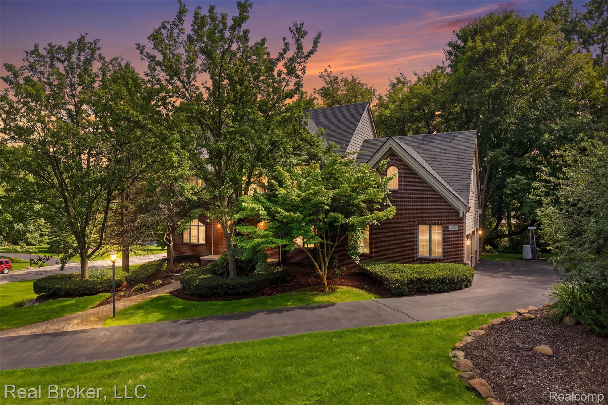 5380 Fieldstone Court — photo