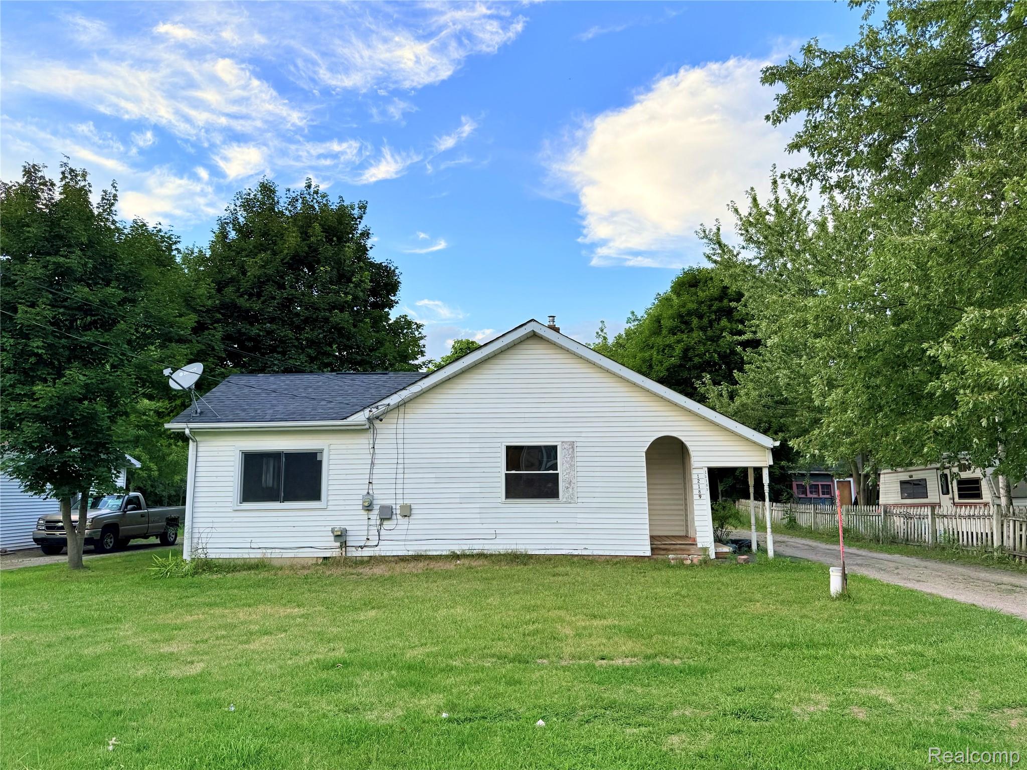 12189 Davison Road — photo
