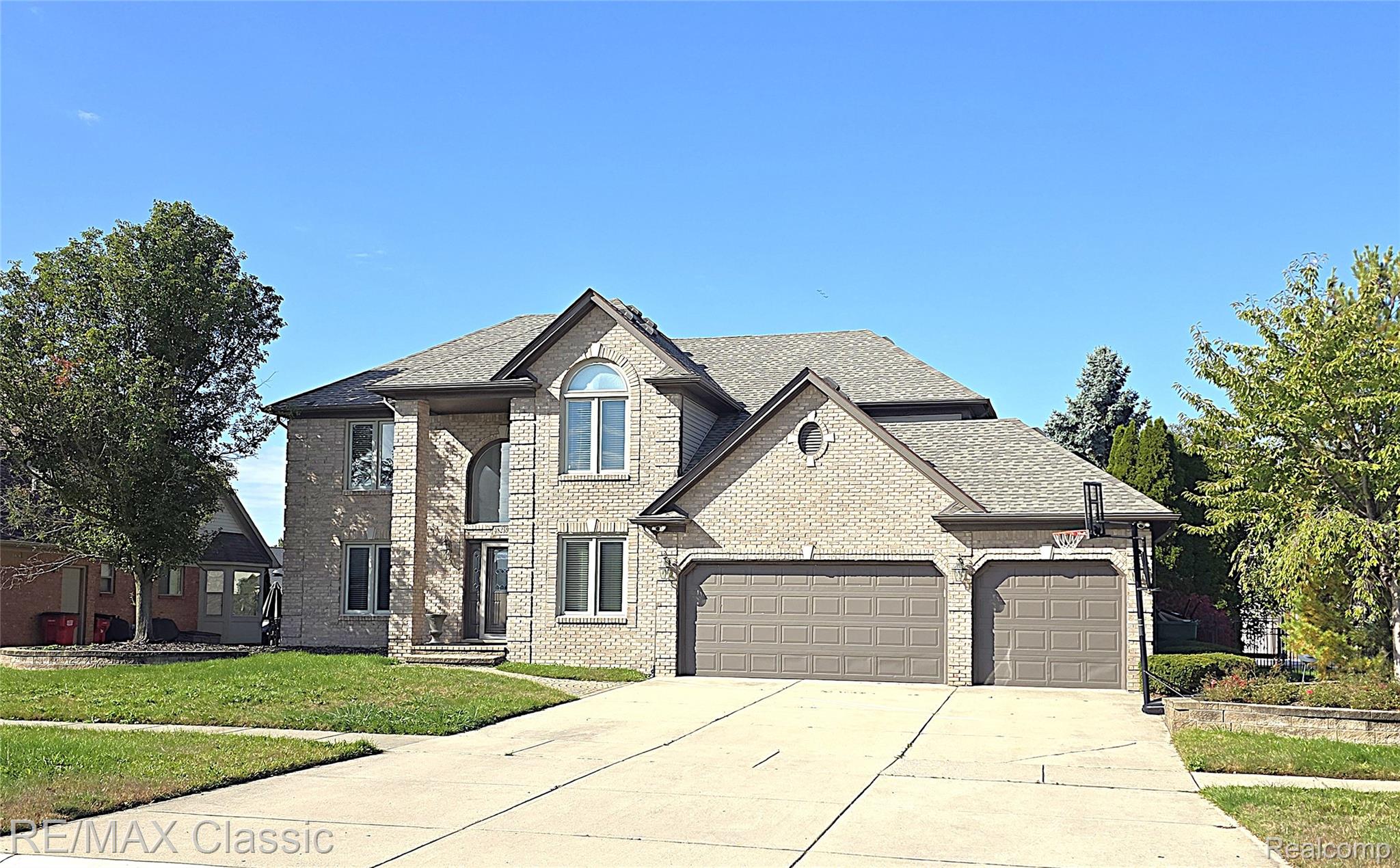 48259 Beacon Square Drive — photo
