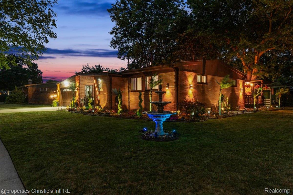 14400 Oak Park Boulevard — photo