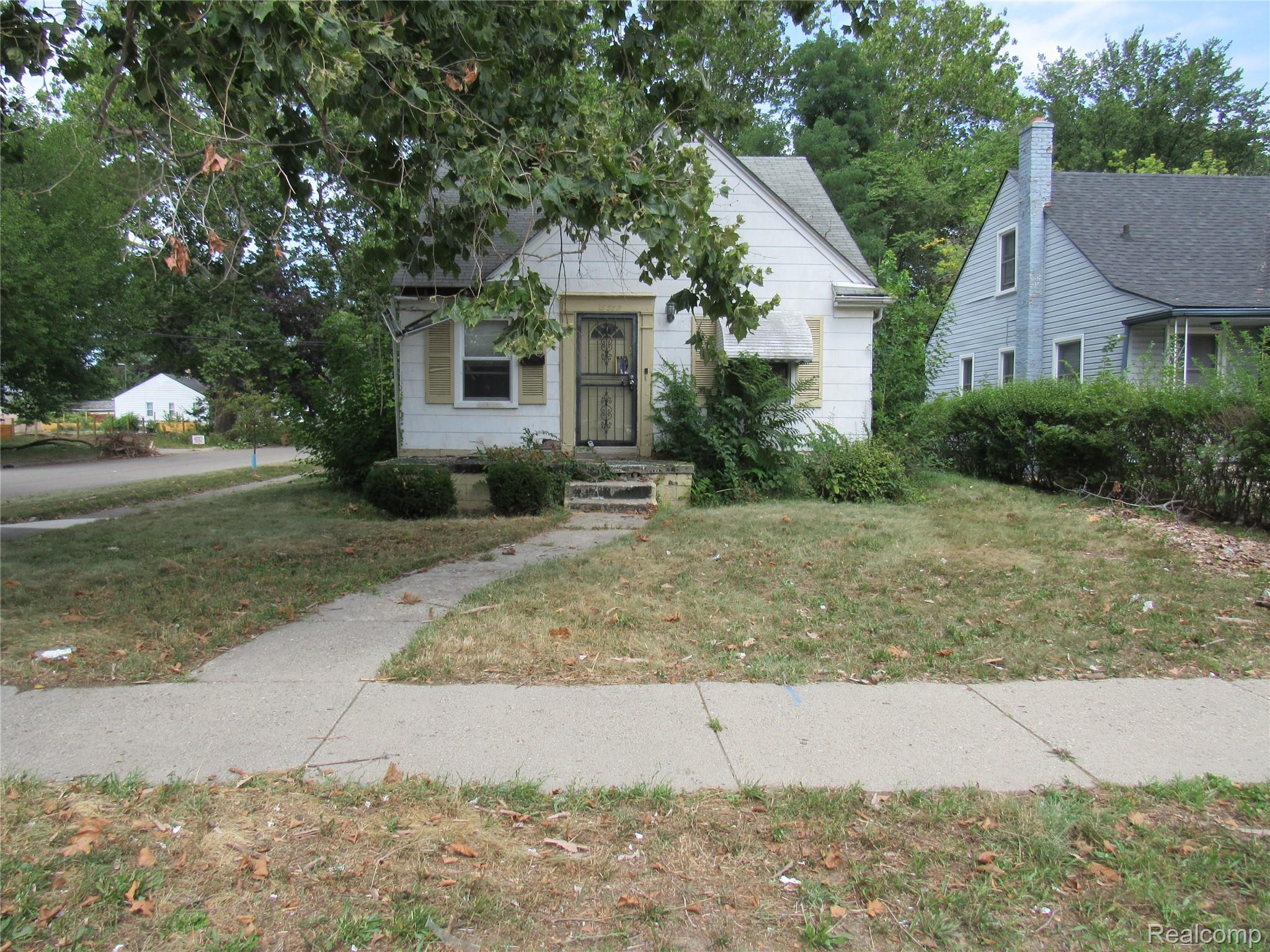 15858 Curtis Street — photo