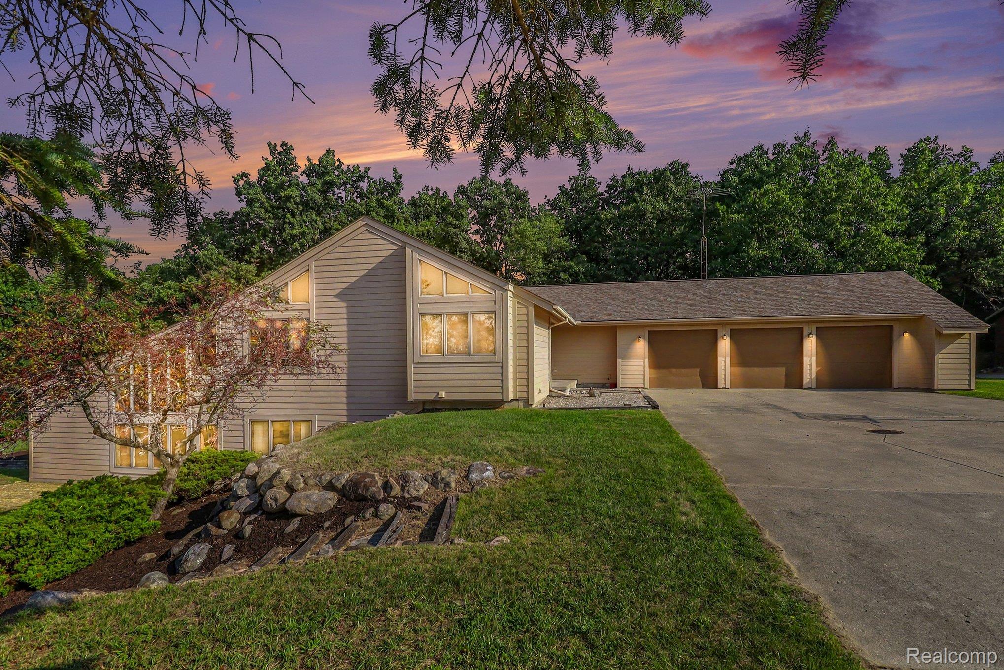 10250 Eagle Road — photo