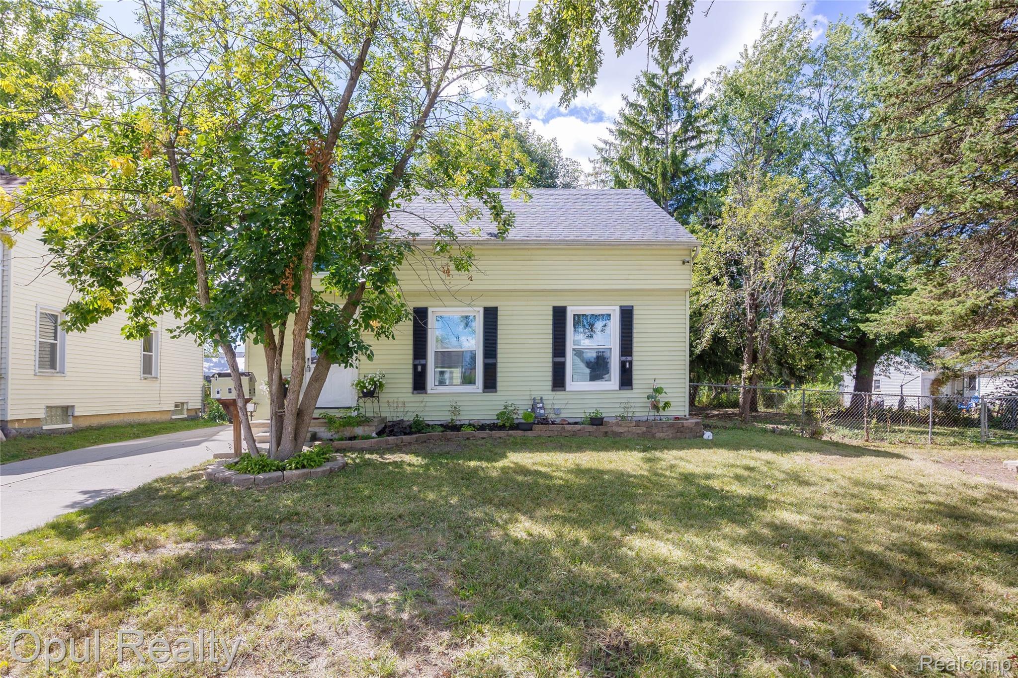 17520 Matthews Street — photo