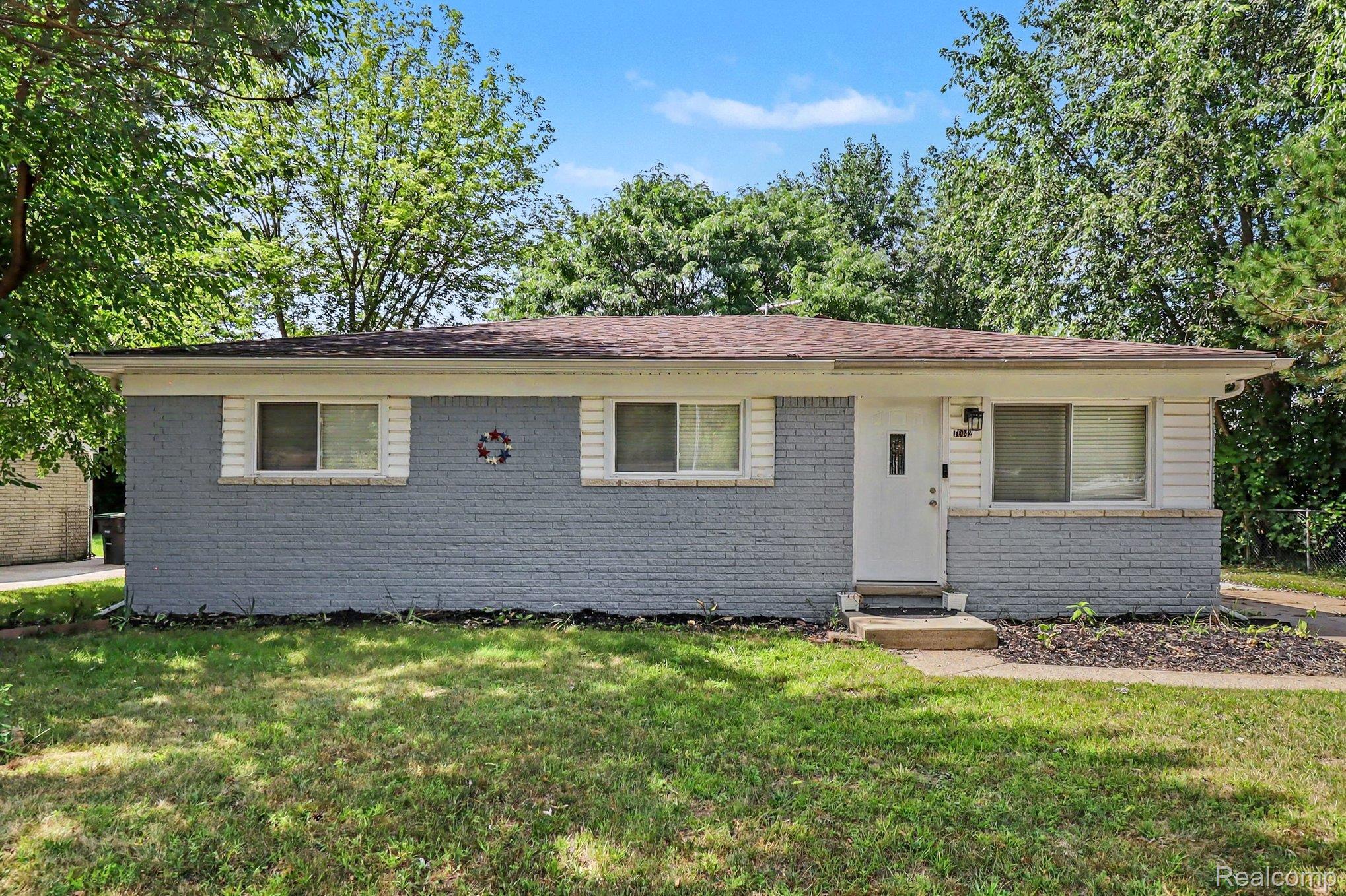 16042 Lauren Street — photo