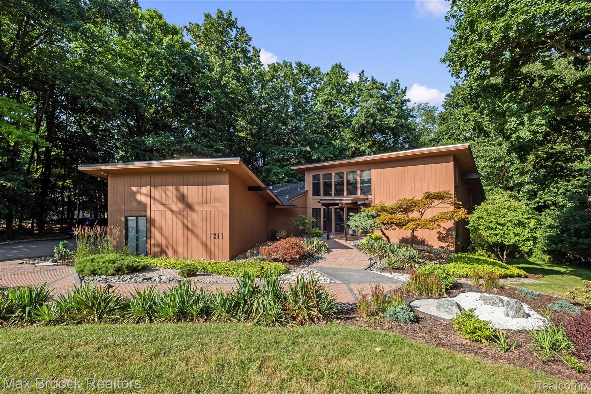 1211 Kensington Road — photo
