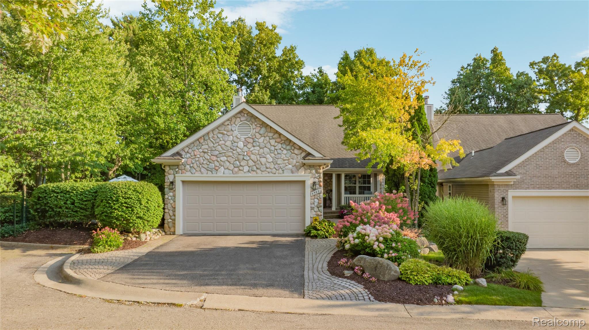 6582 Forest Ridge Court — photo