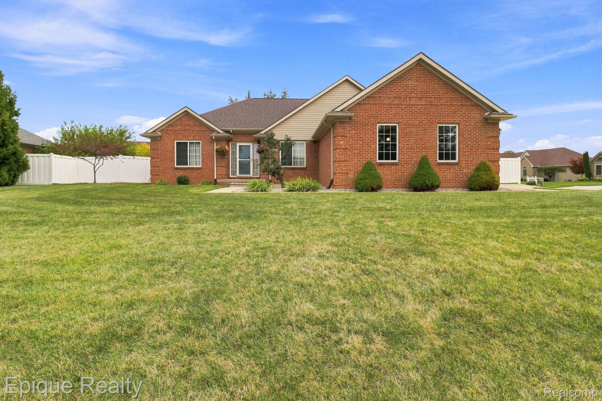 5208 Foxhill Lane — photo