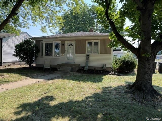 8953 William Street — photo