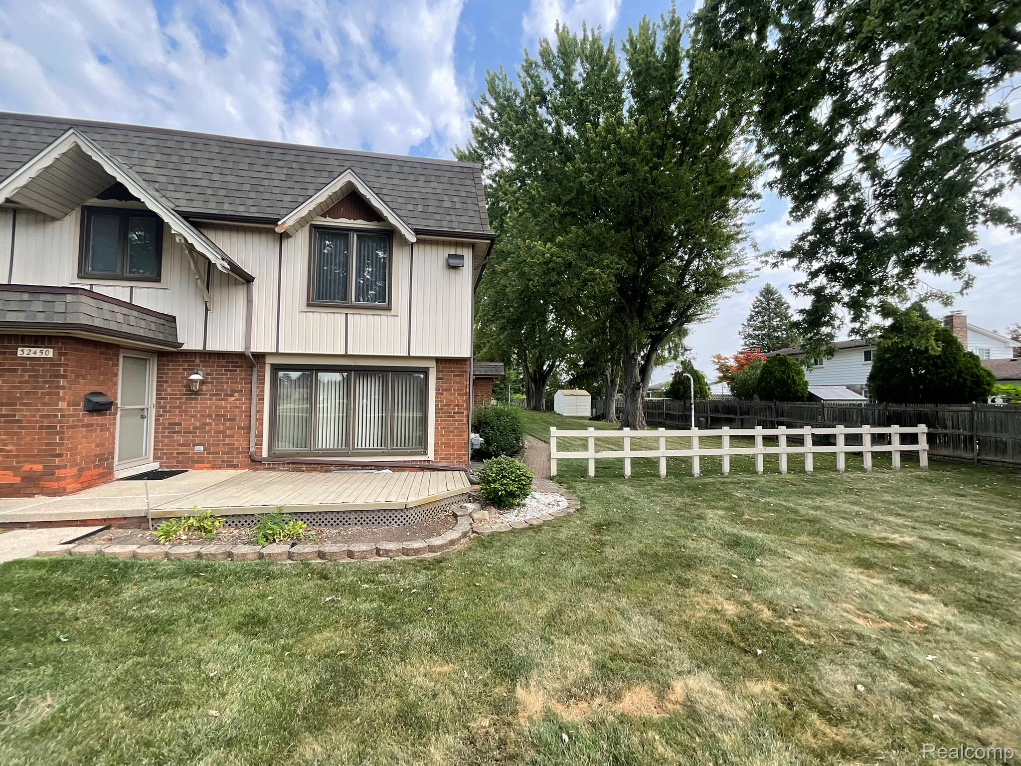 32450 Barclay Square — photo