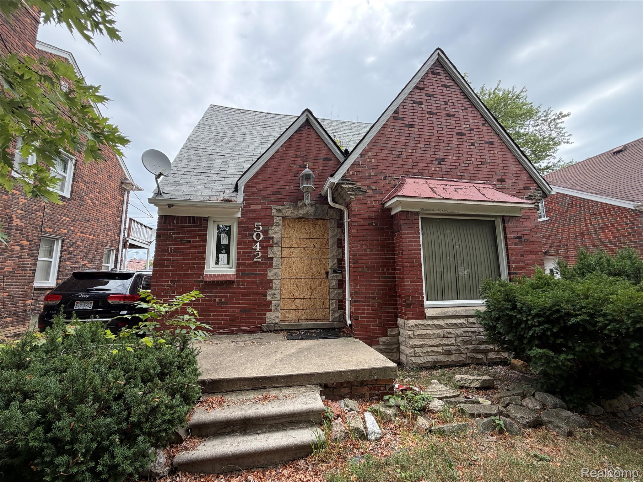 5042 Philip Street — photo