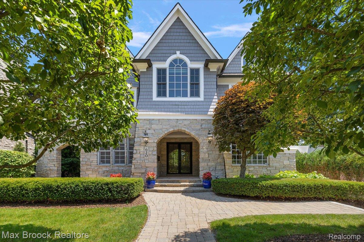 620 Lakeside Drive — photo