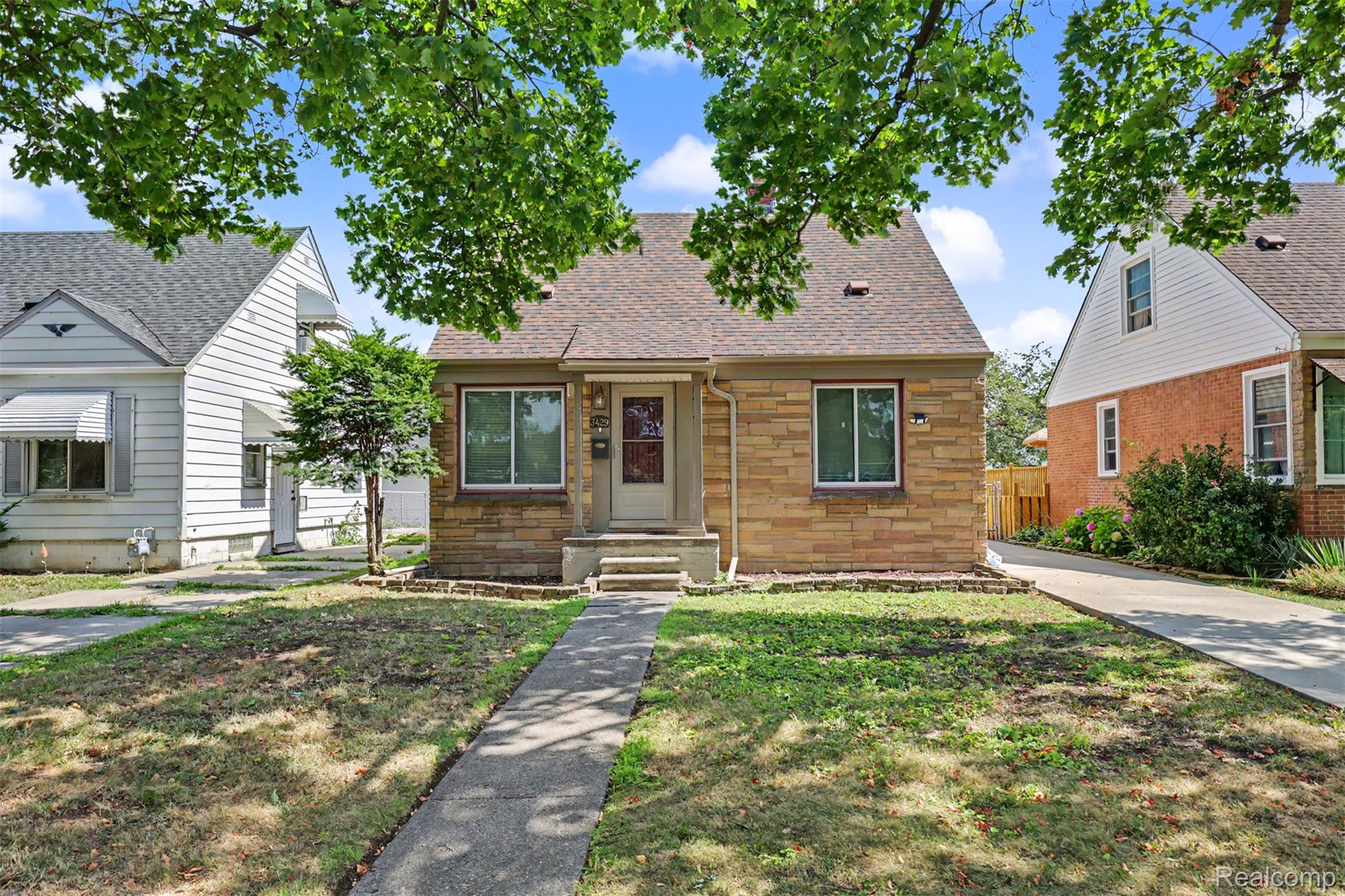 3429 Croissant Street — photo