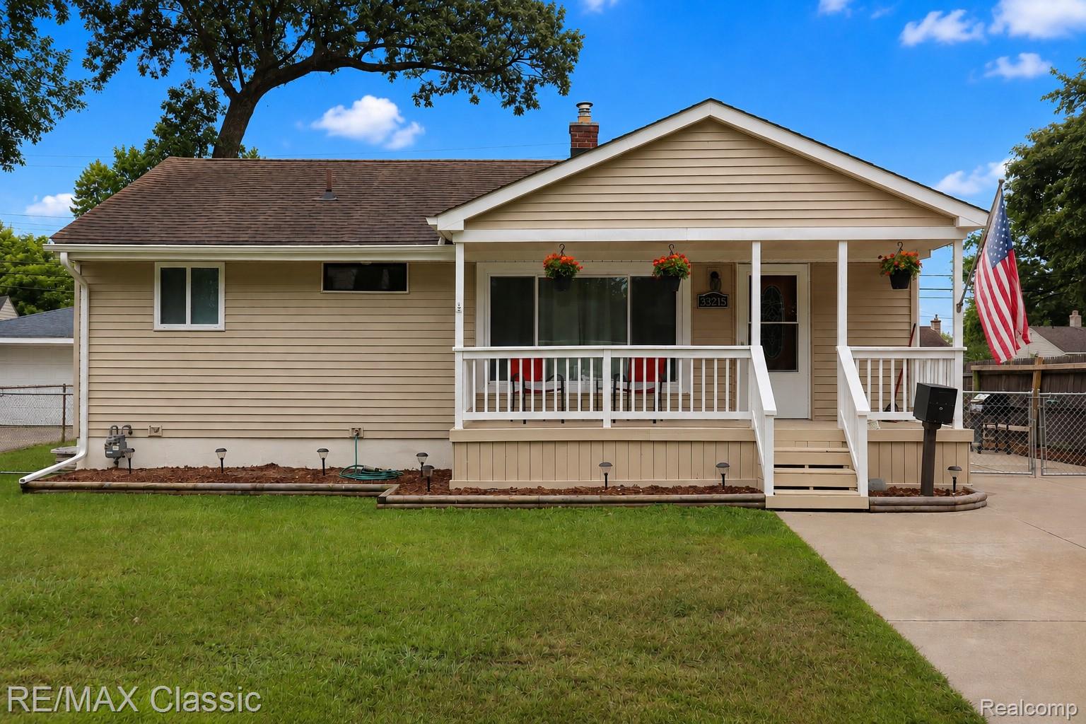 33215 Hennepin Street — photo