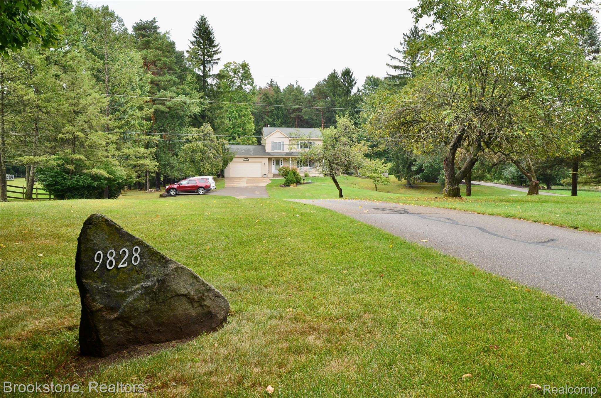 9828 Hadley Road — photo
