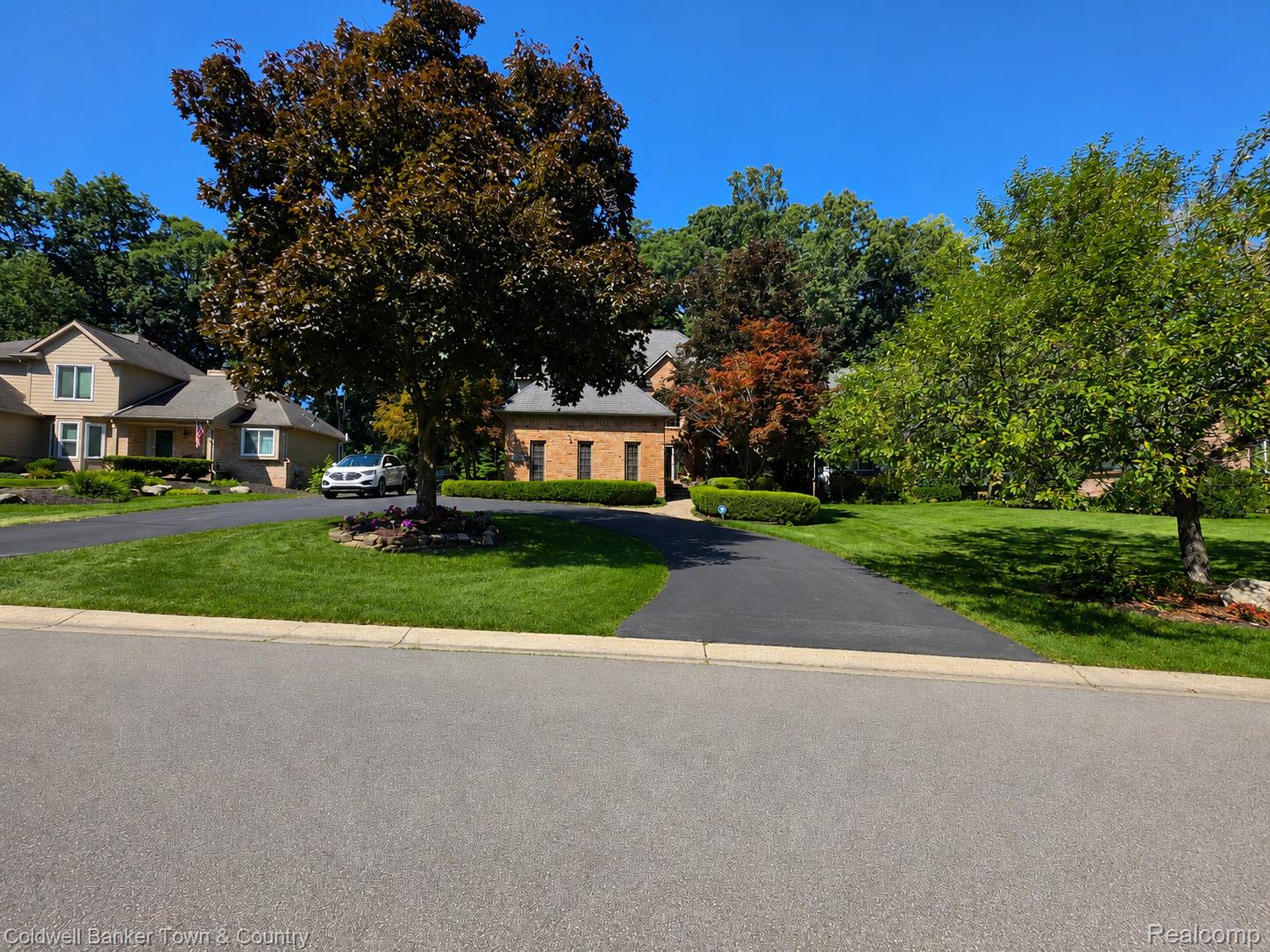 5555 Bentwood Lane — photo