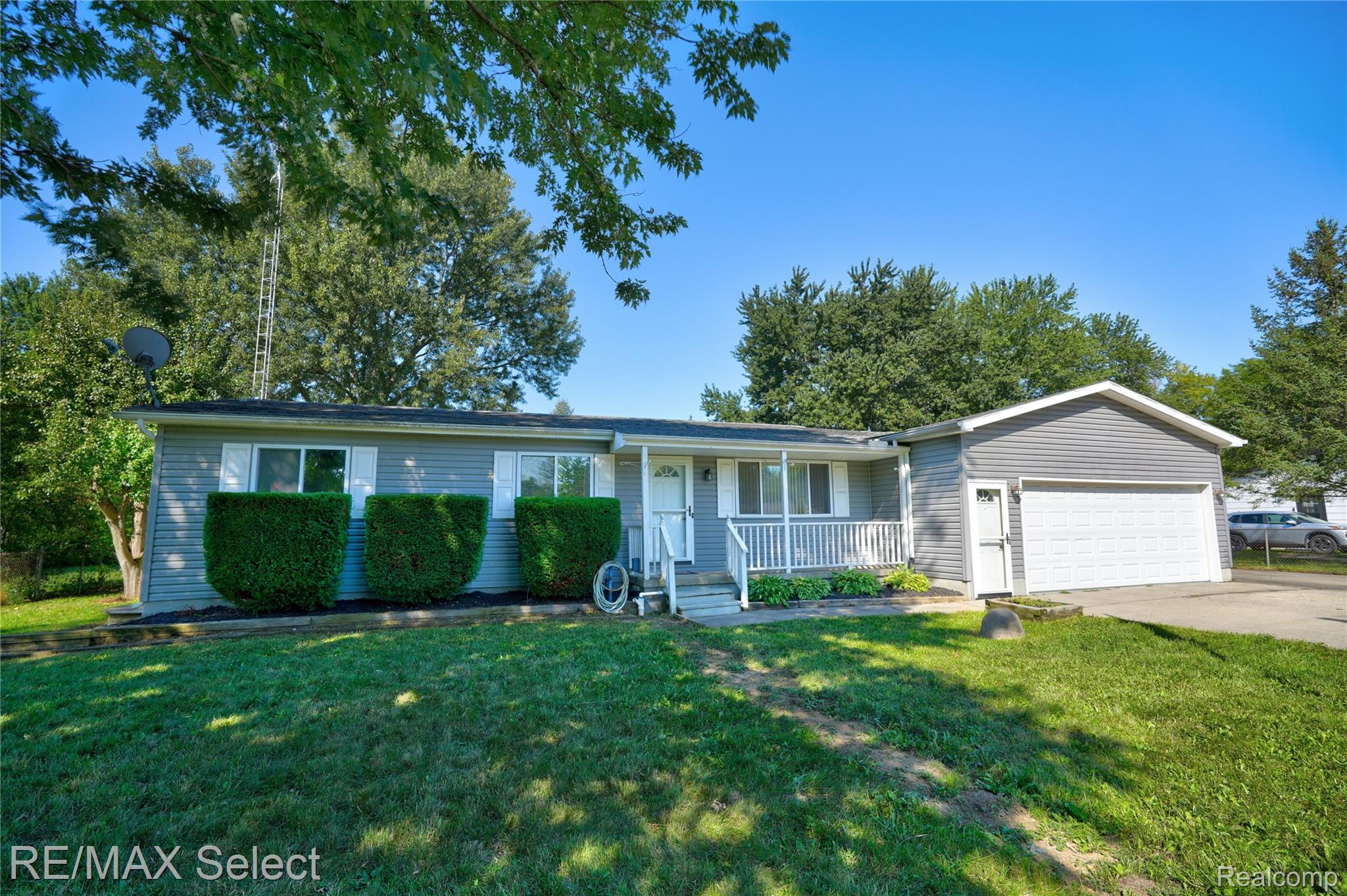 2122 Hillsdale Drive — photo