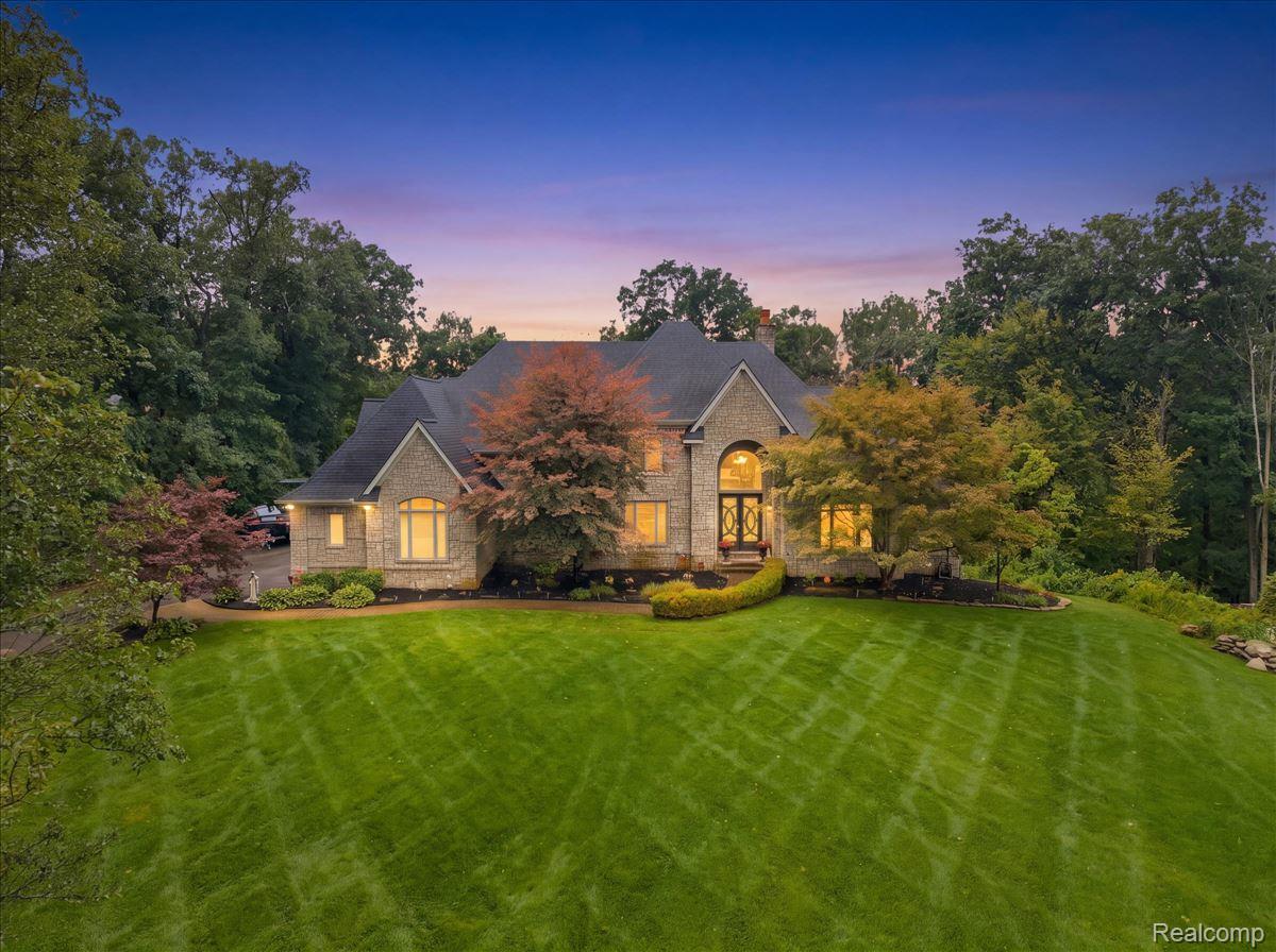 1400 Valleycrest Court — photo