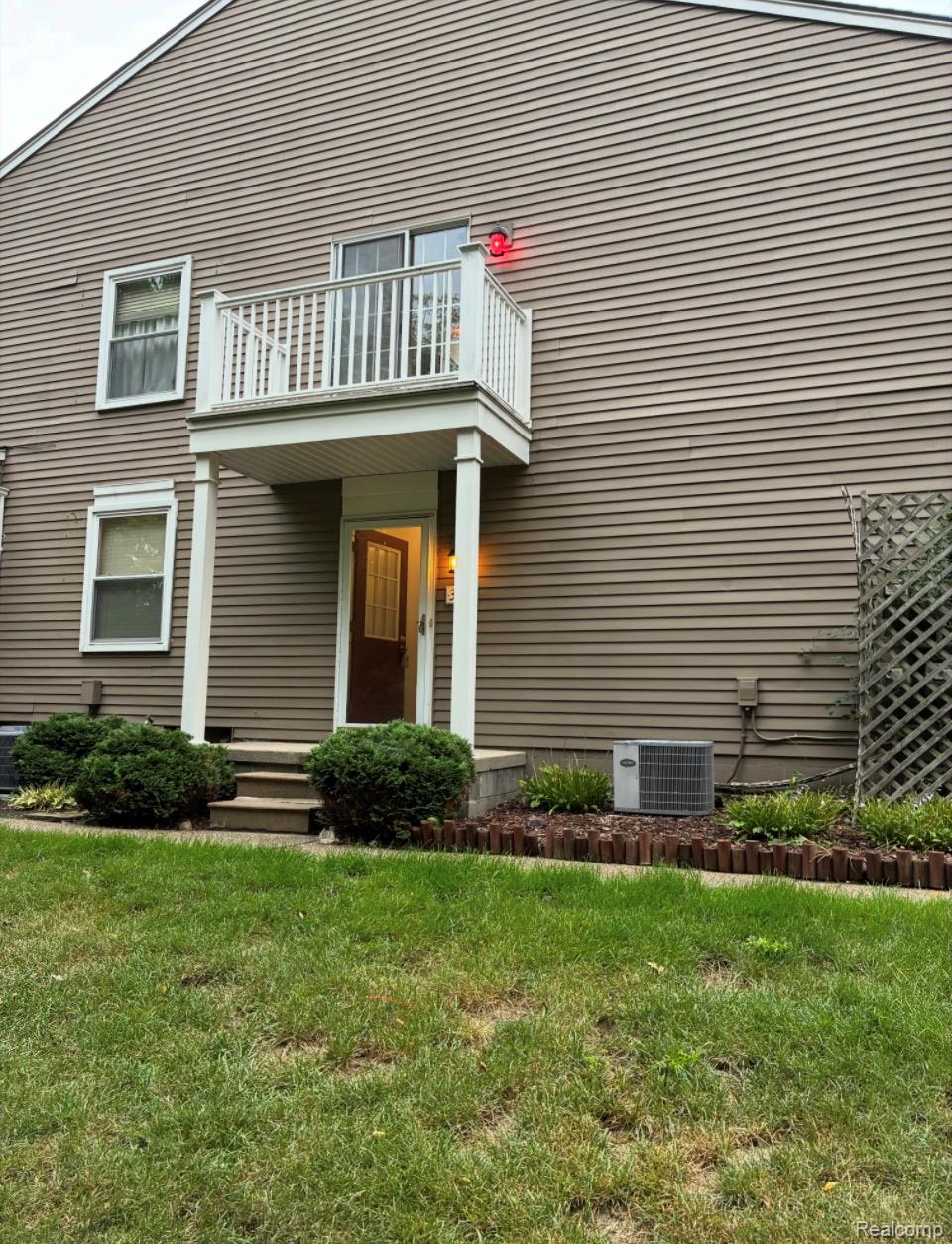 389 Neptune Drive 208 — photo