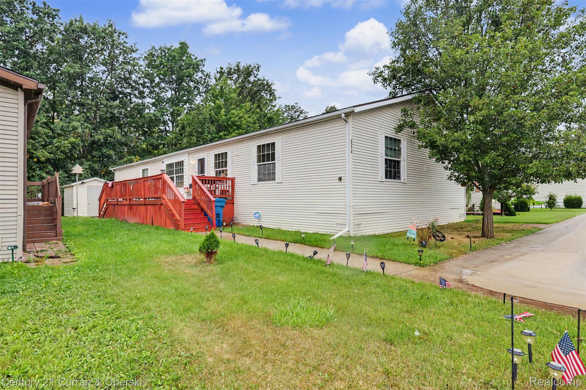 24519 Manchester — photo