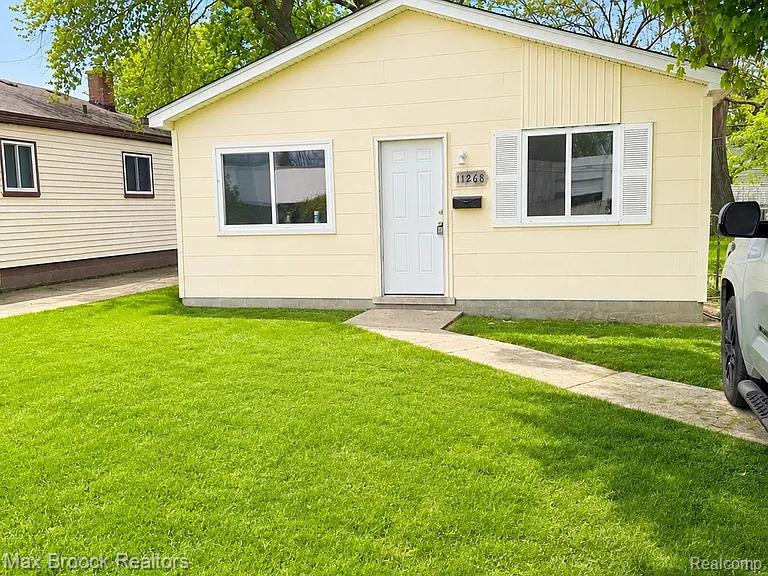 11268 Dodge Avenue — photo