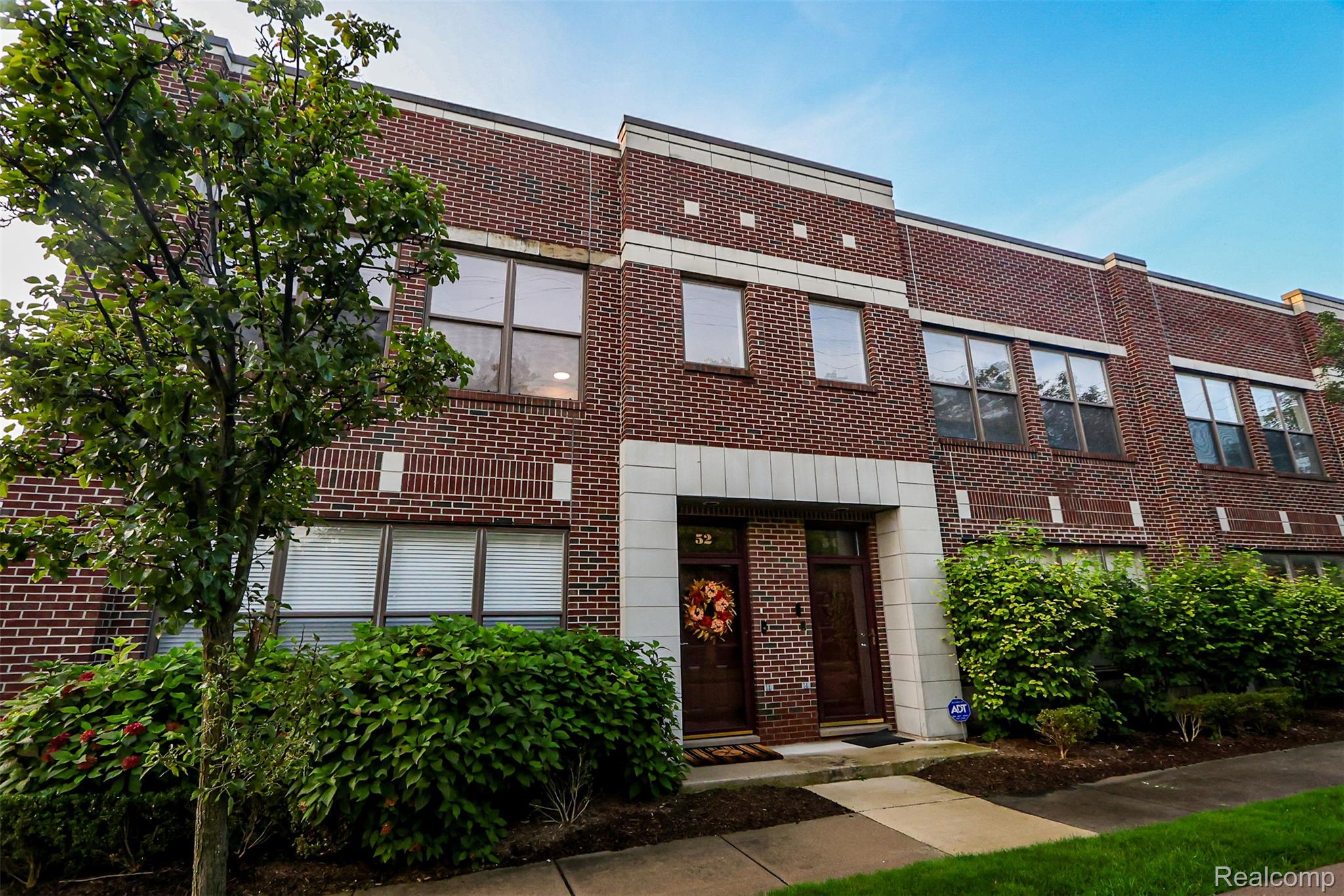 52 W Bethune Street — photo