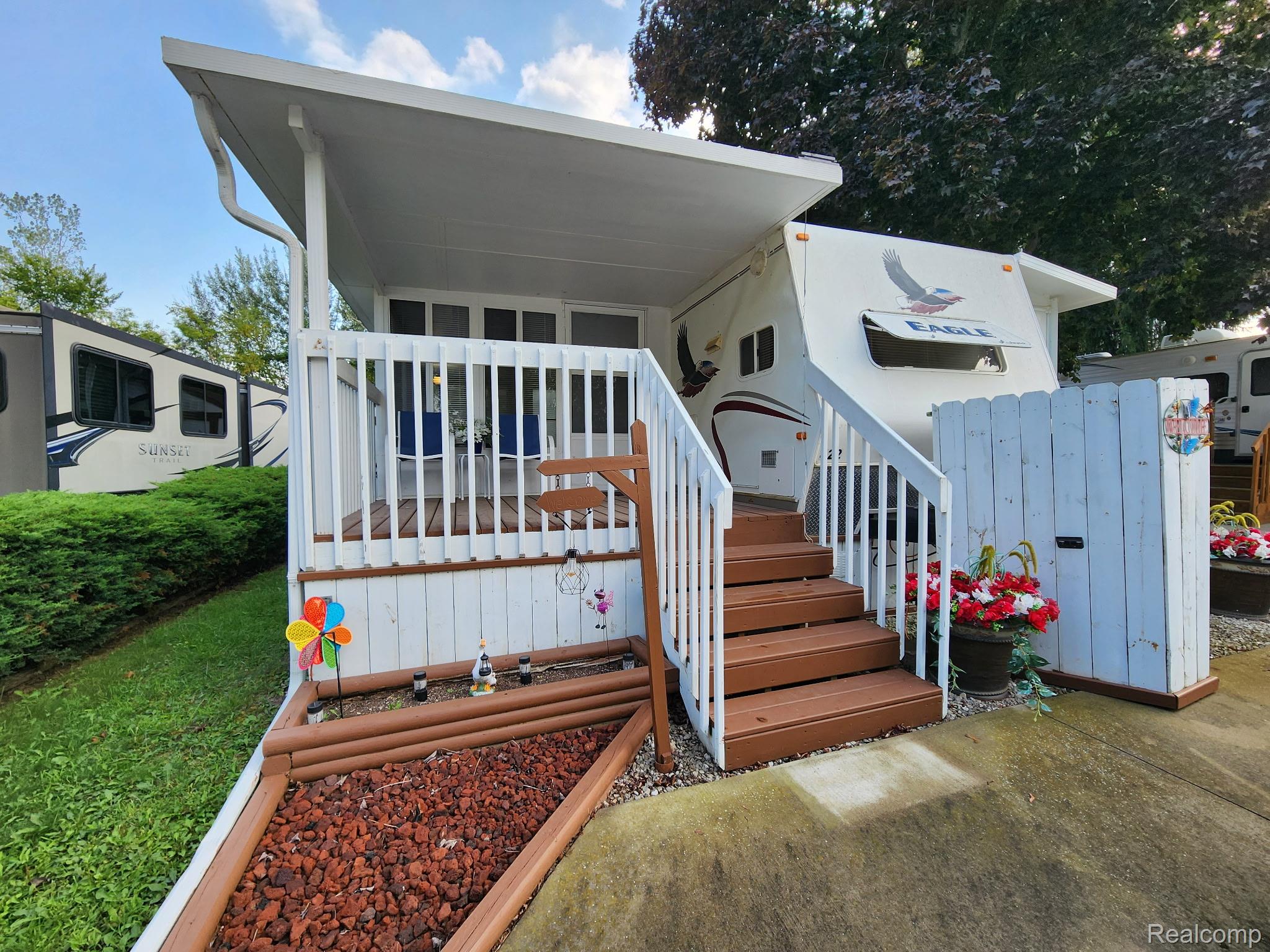 10001 Goodall Road E 422 — photo