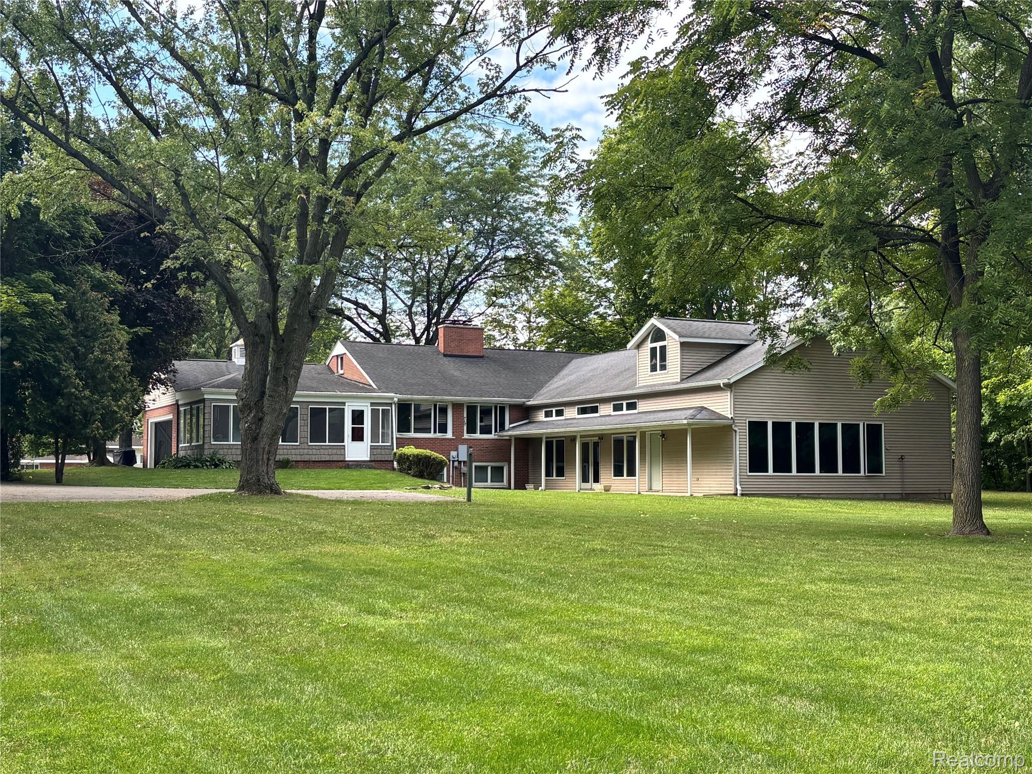 830 W Gilford Road — photo