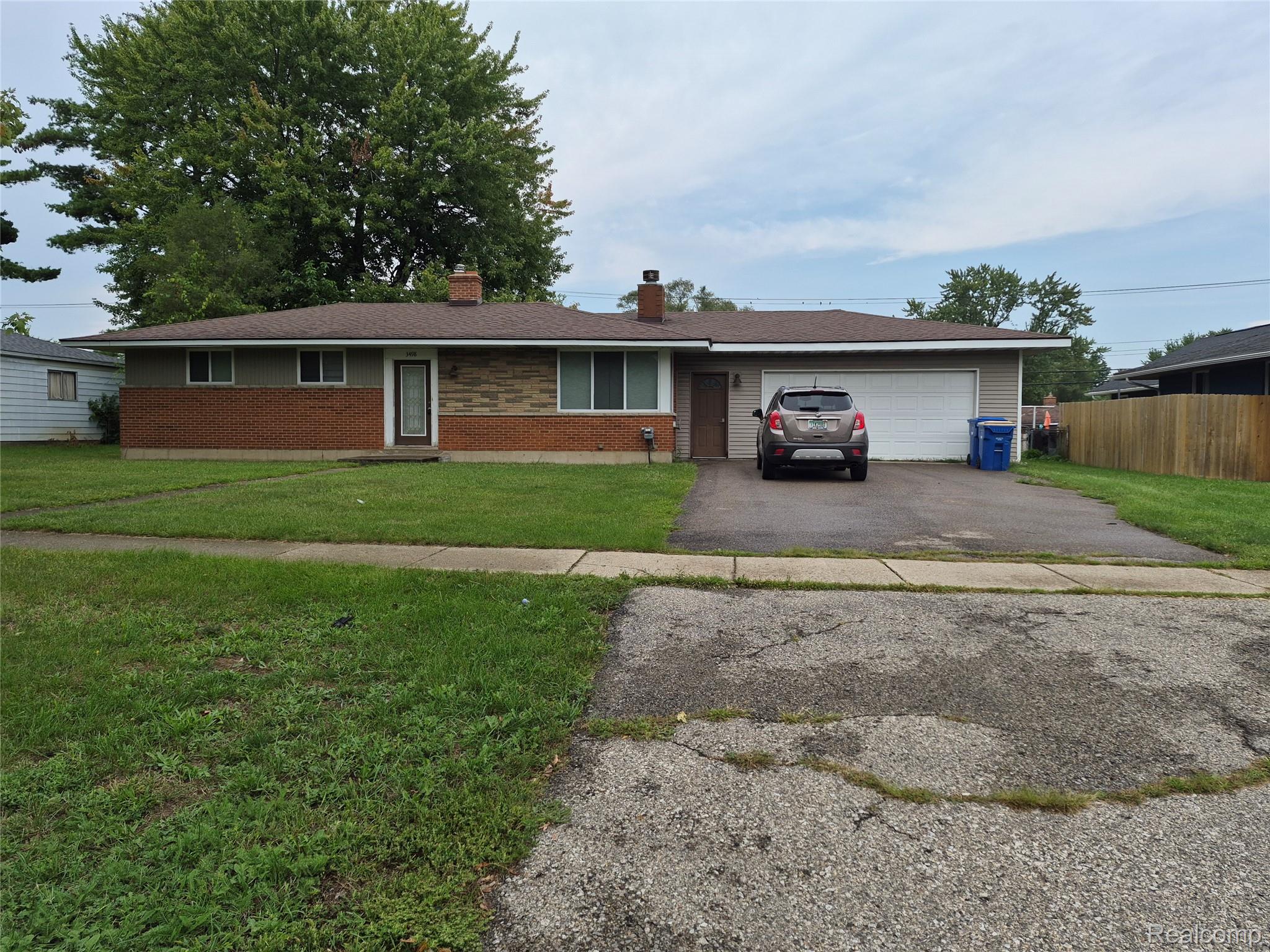 3498 W Walton Boulevard — photo