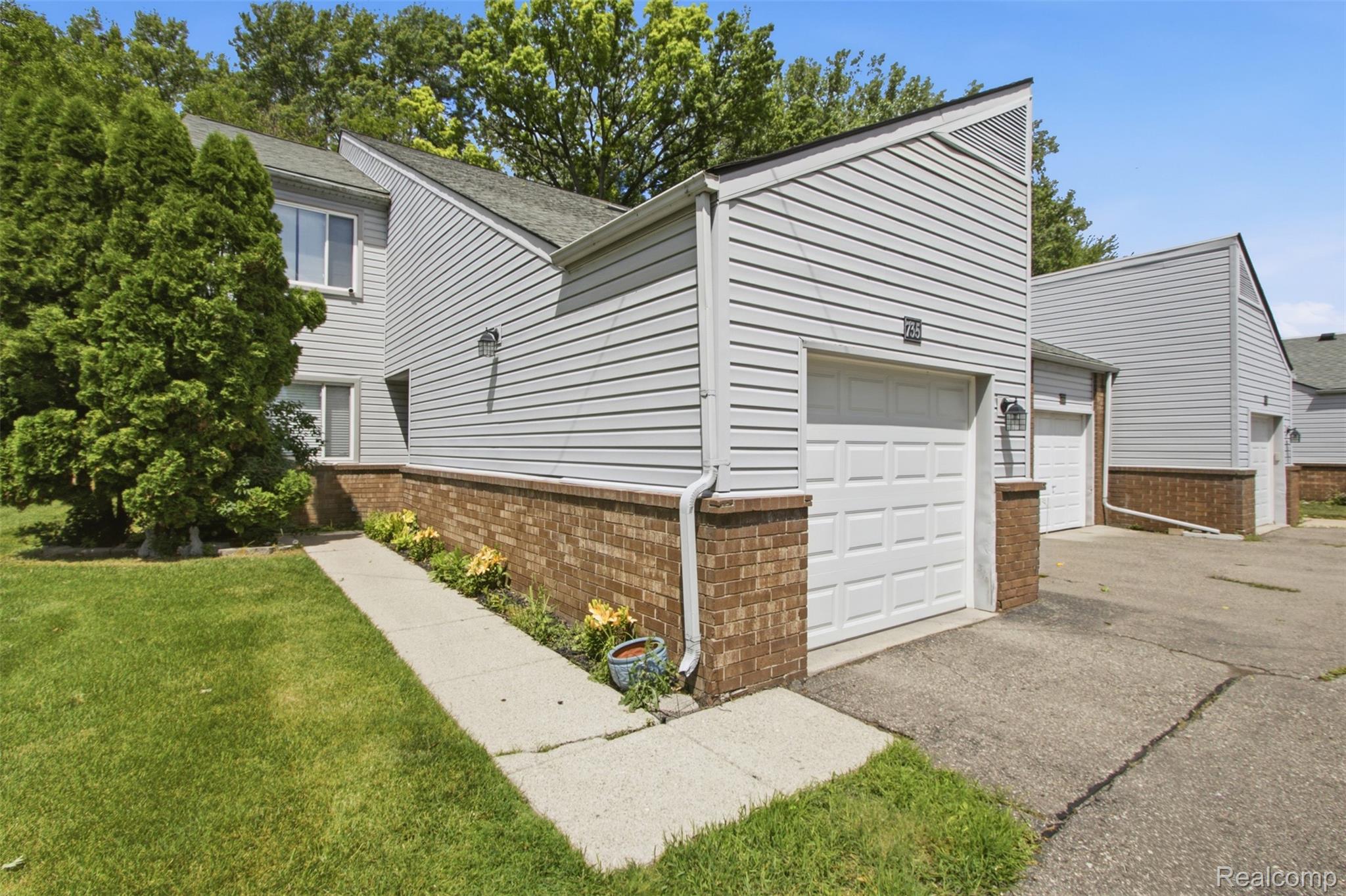 735 Claire Pointe Circle — photo