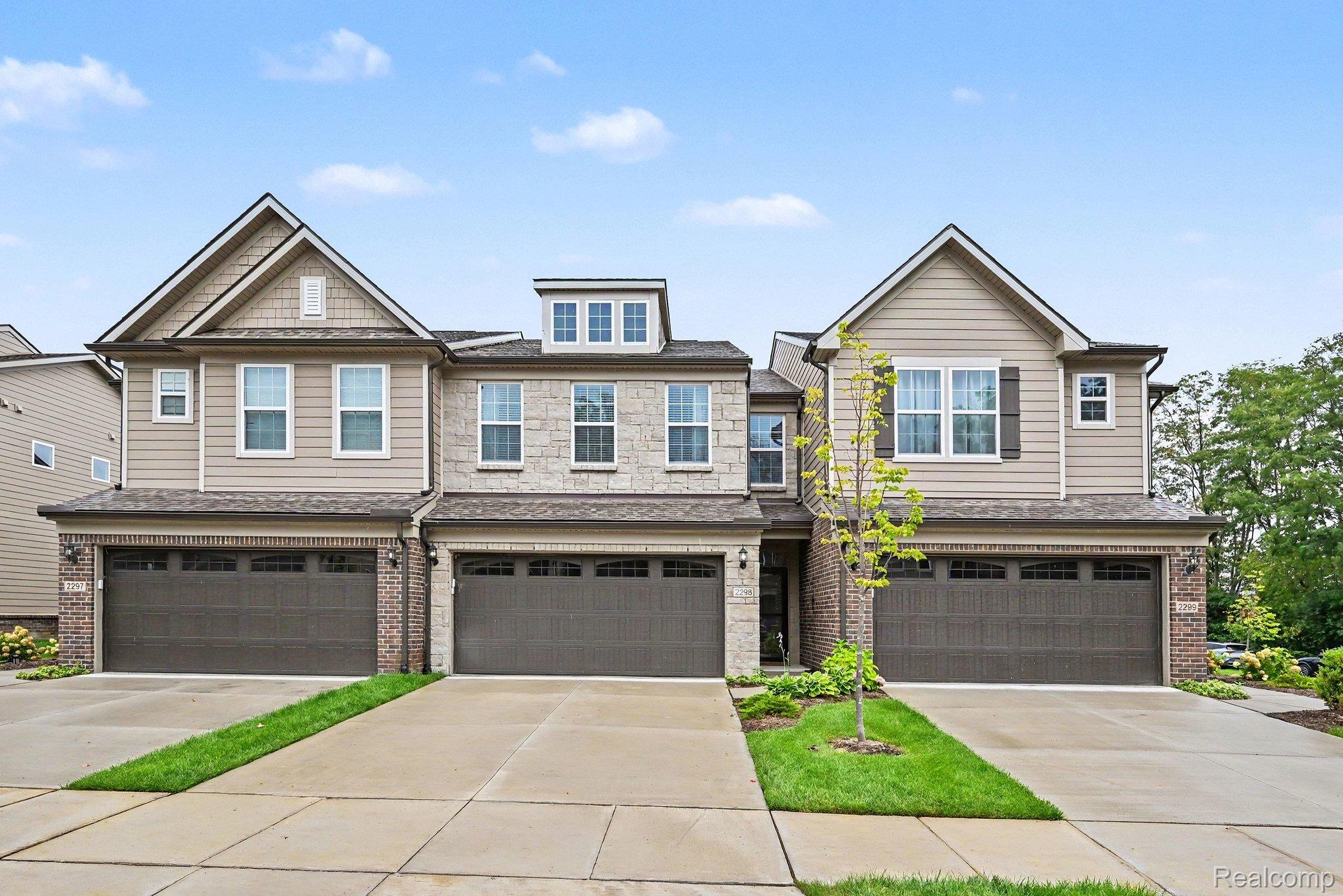 2298 Addison Circle — photo