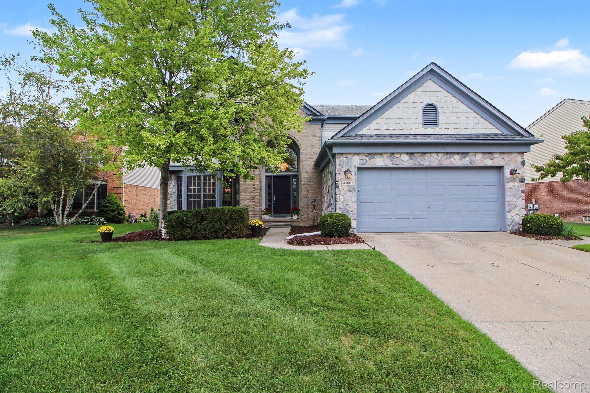 45063 Weymouth Drive — photo