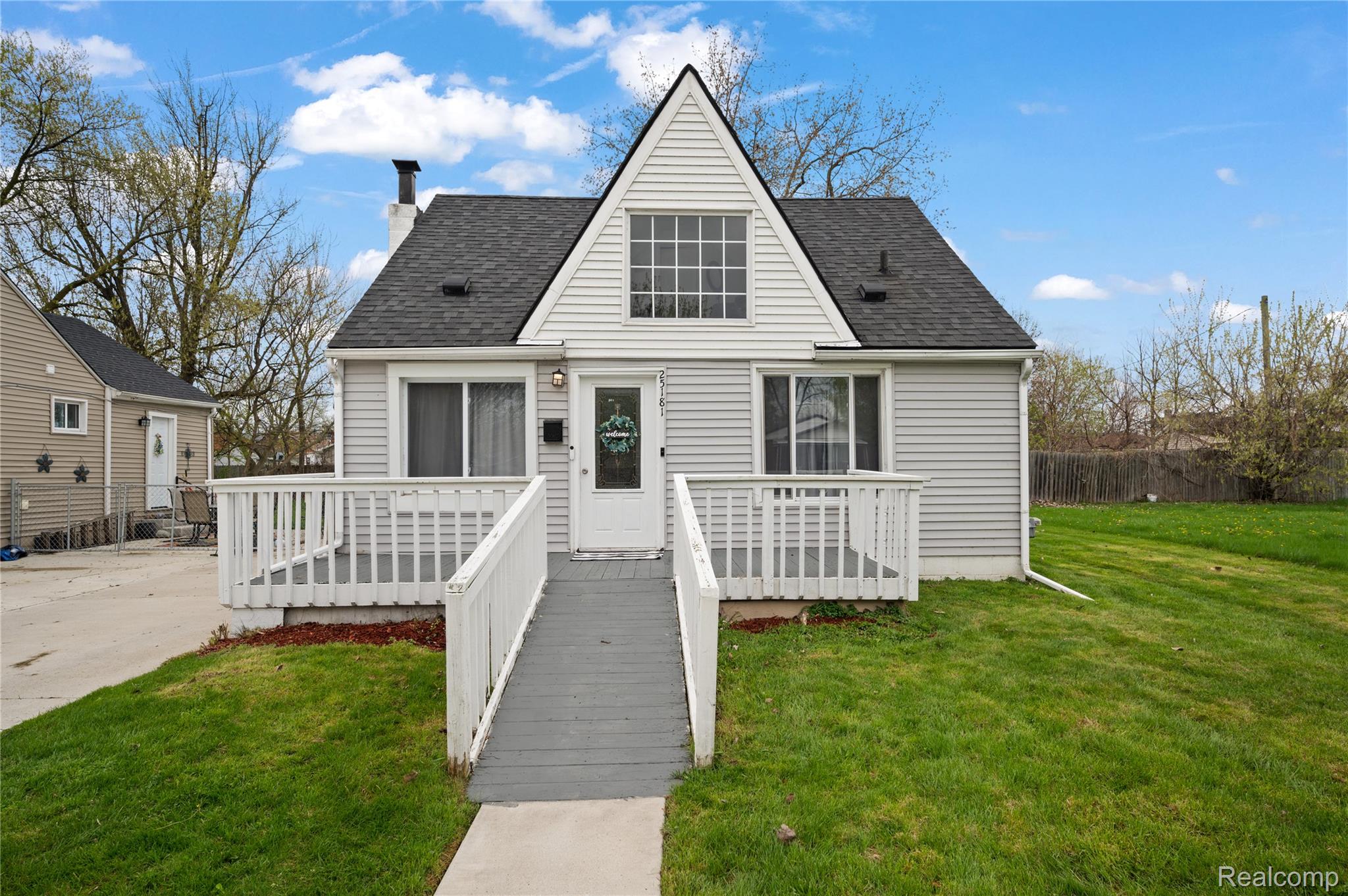 25181 Lawn Street — photo