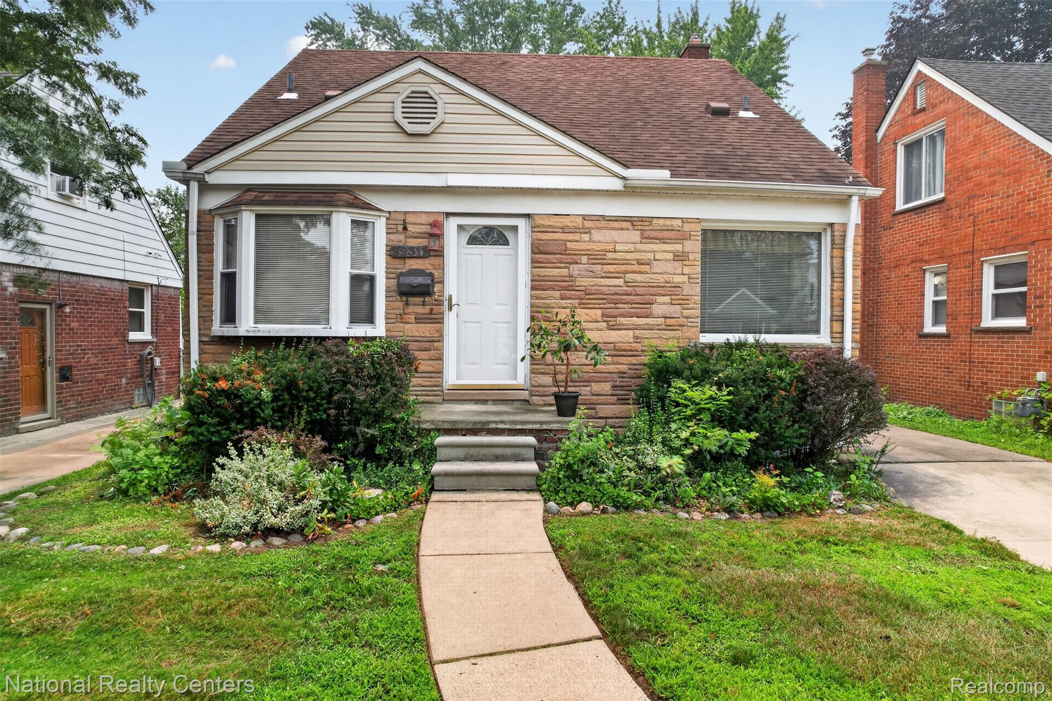 22311 Cleveland Street — photo