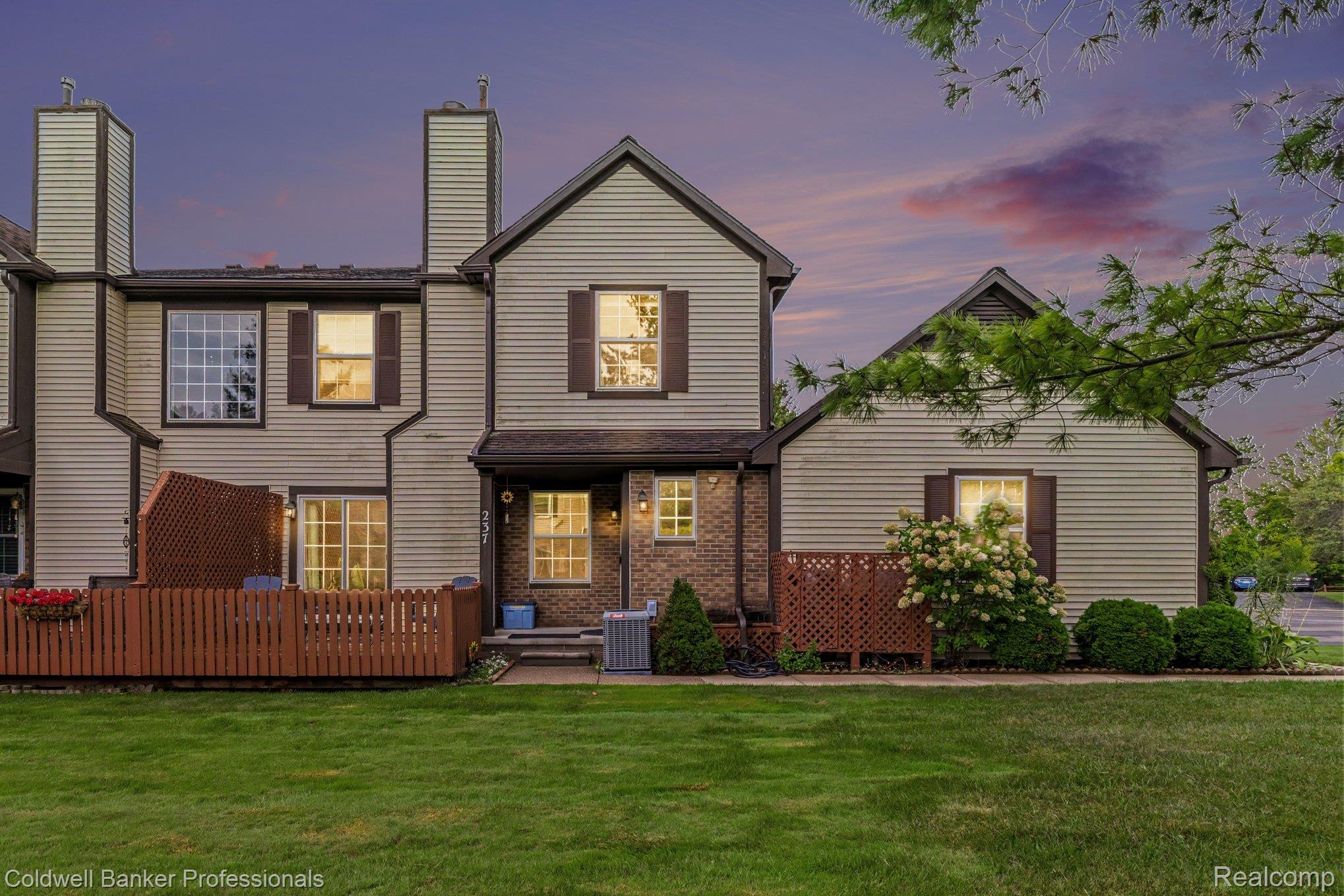 237 Barrington Circle — photo