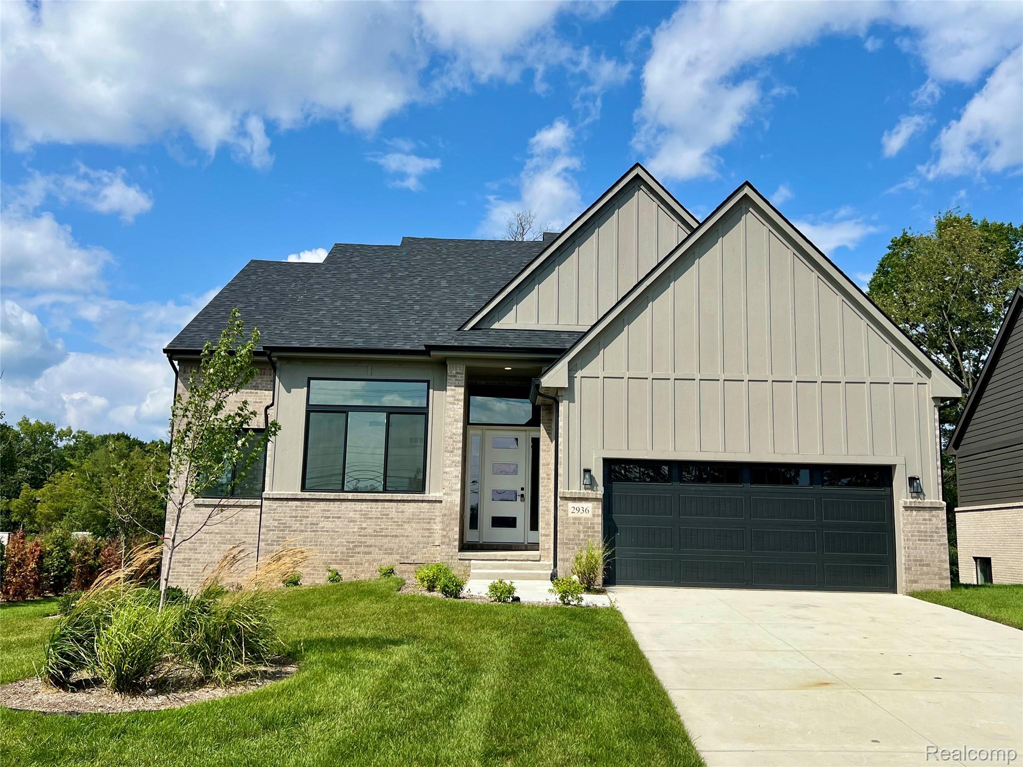 2936 W Walton Boulevard — photo