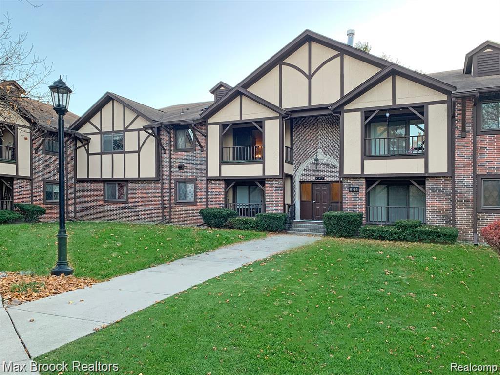 42160 E Woodward Avenue Unit 11 — photo