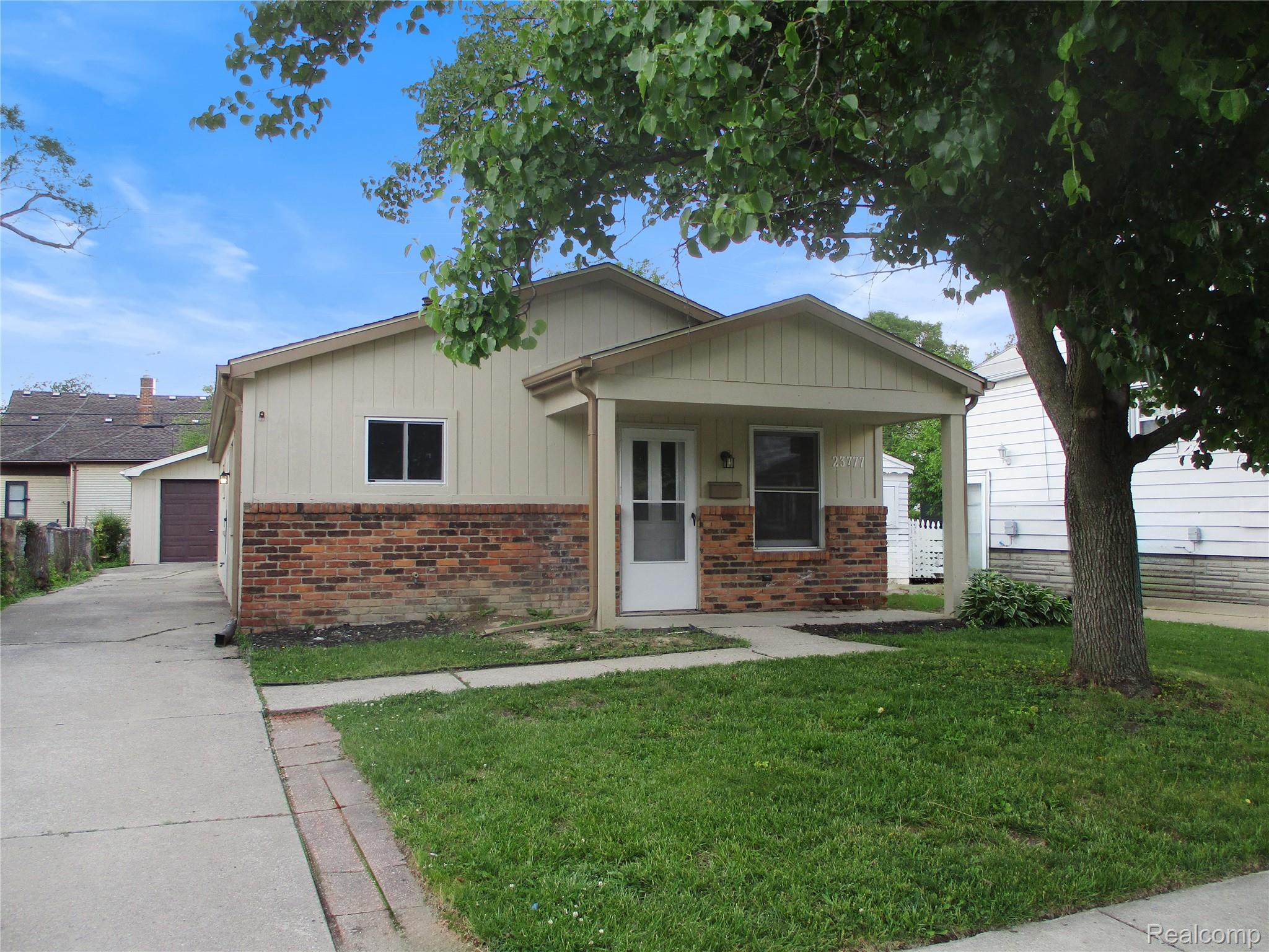 23777 Piper Avenue — photo