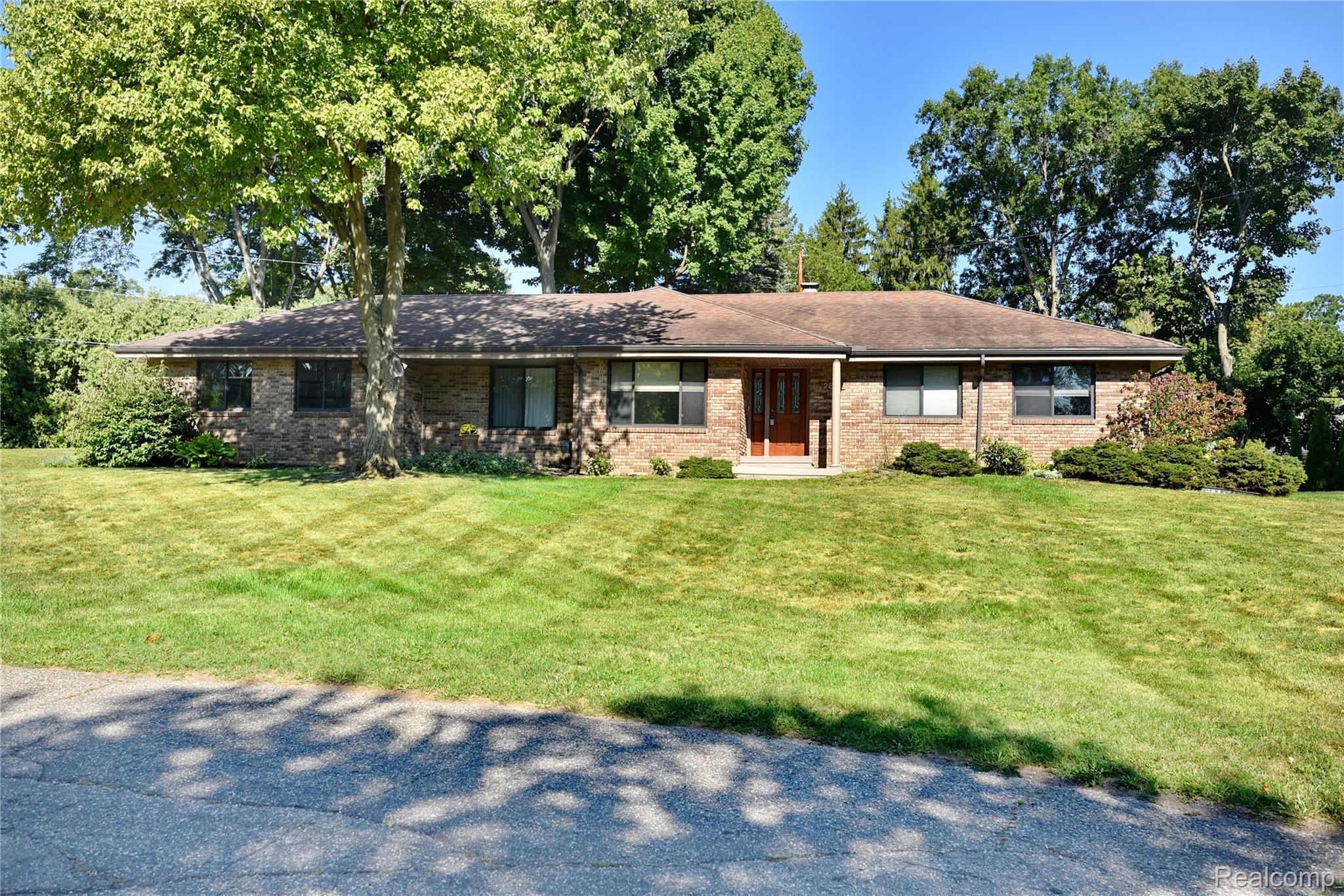 280 Wendy Lane — photo