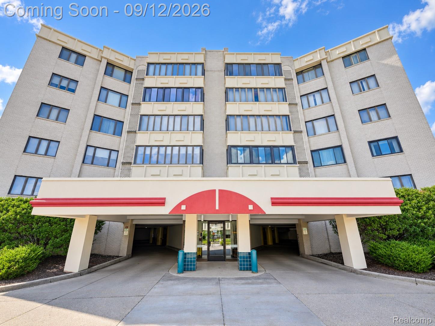 43050 12 Oaks Crescent Drive 4055 — photo