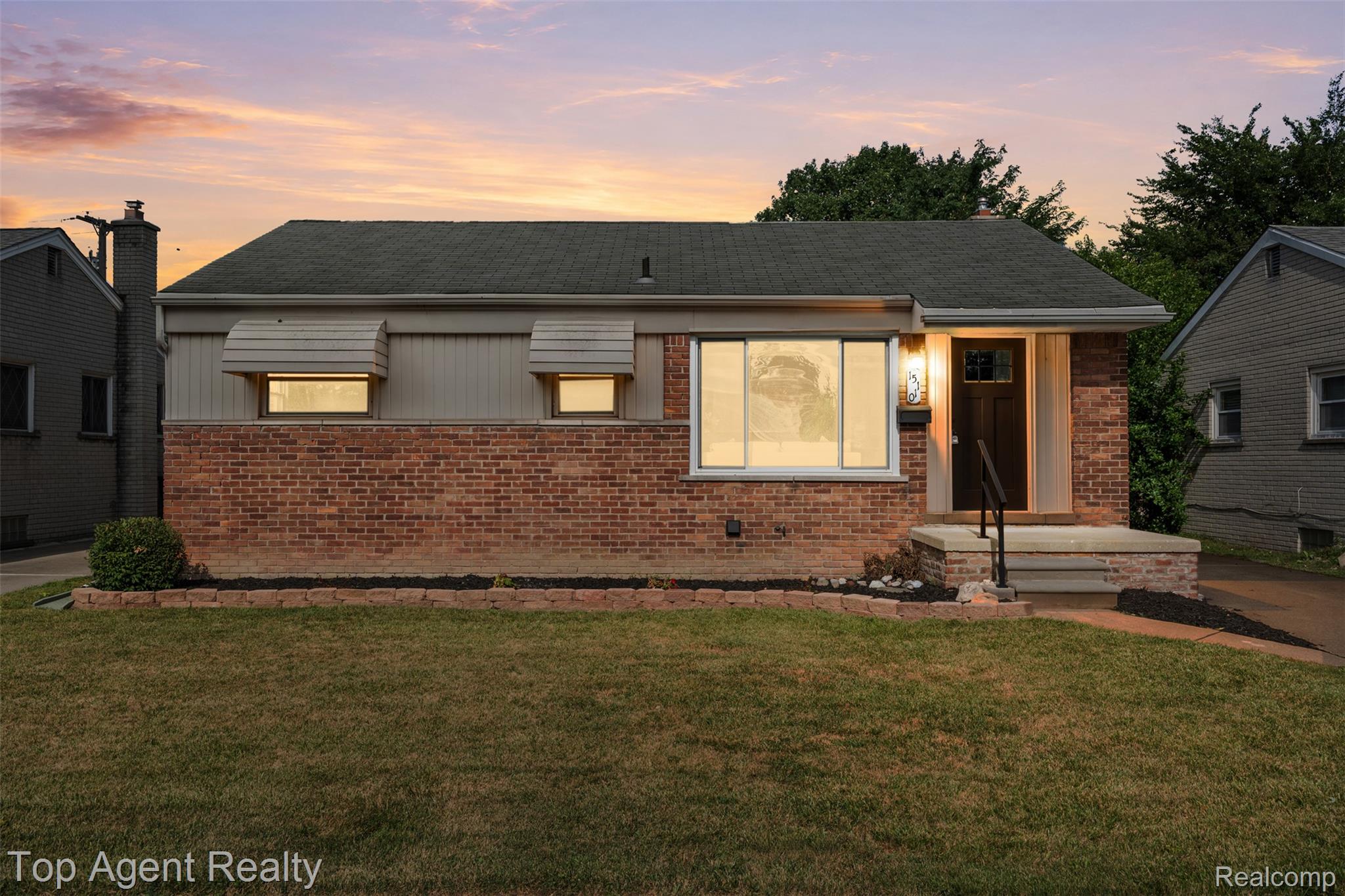 15110 Drake Street — photo