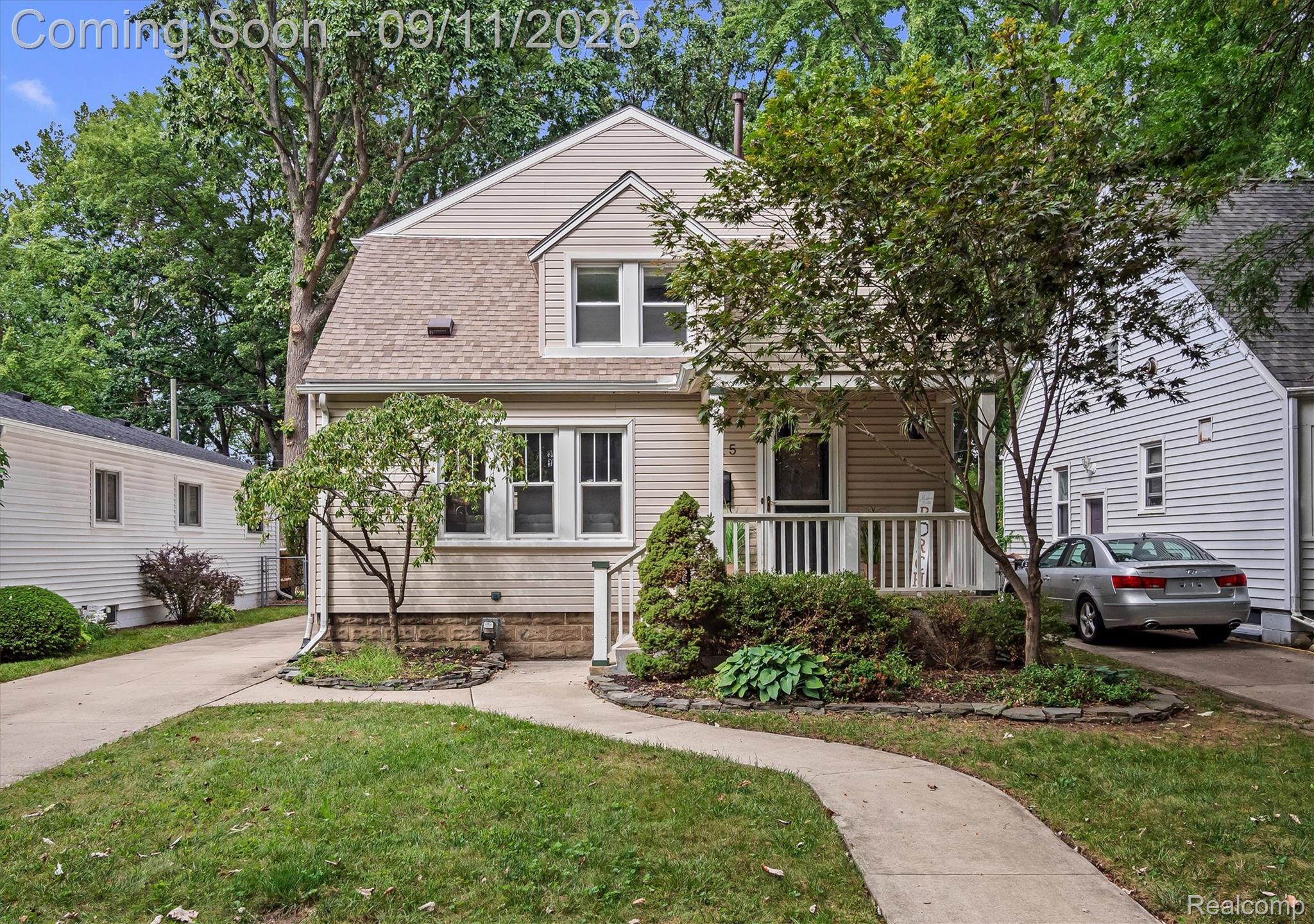 915 E 6th Street — photo